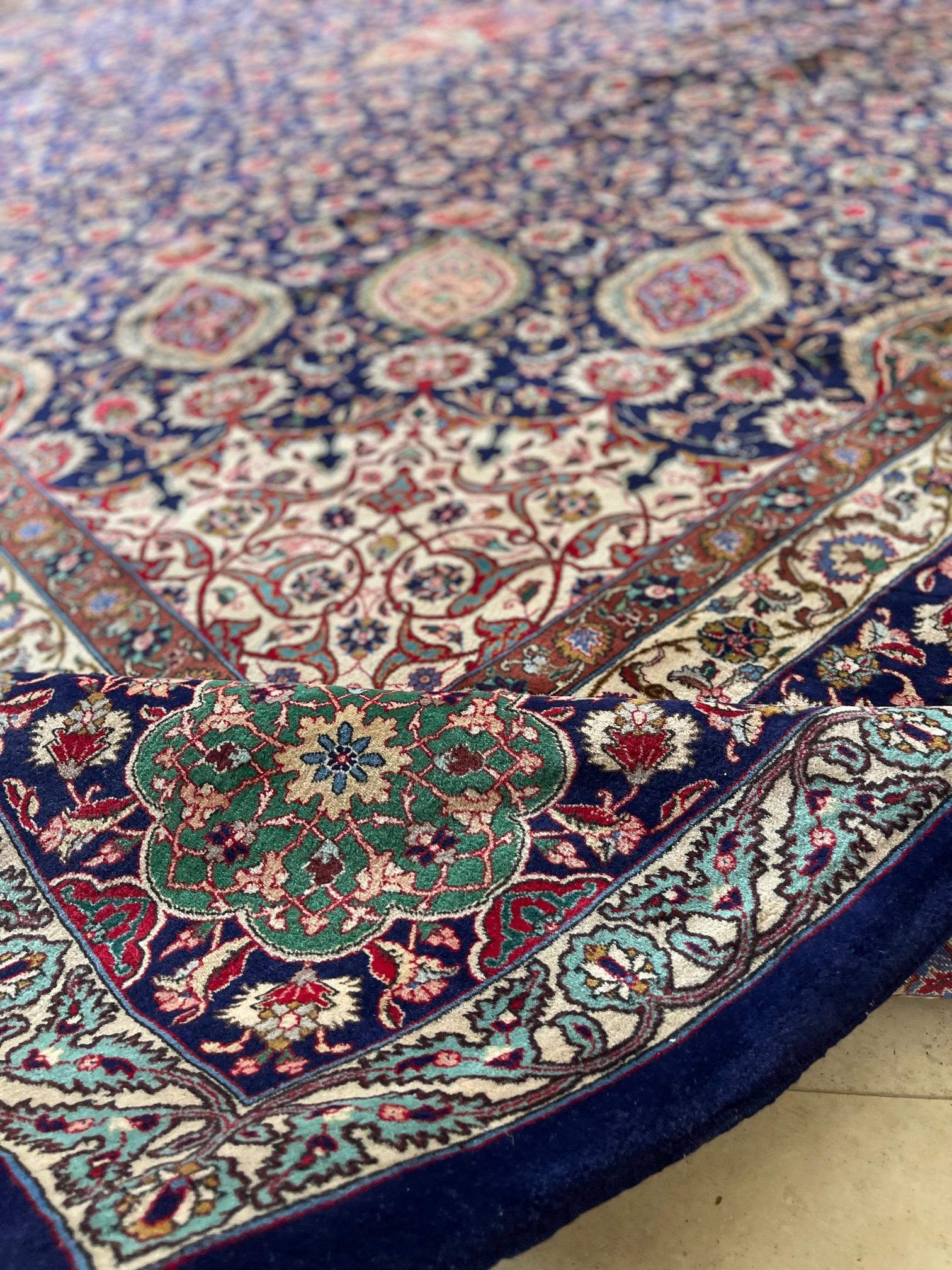 Tappeto persiano Sheikh Safi Design Tabriz in vendita 5