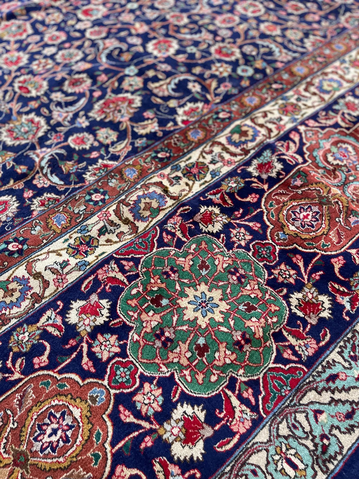 Tappeto persiano Sheikh Safi Design Tabriz in vendita 7