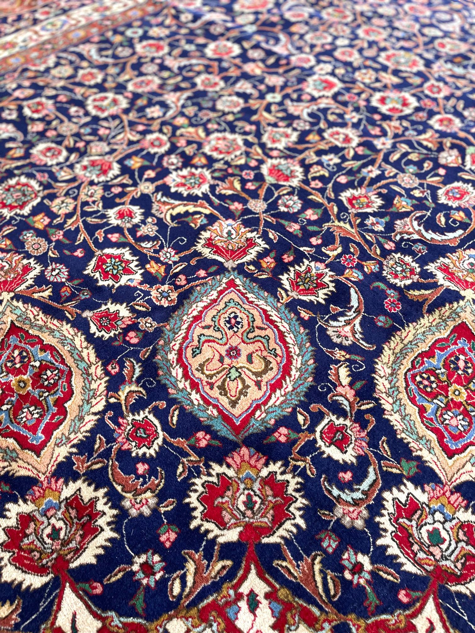 Tappeto persiano Sheikh Safi Design Tabriz In condizioni buone in vendita a San Diego, CA