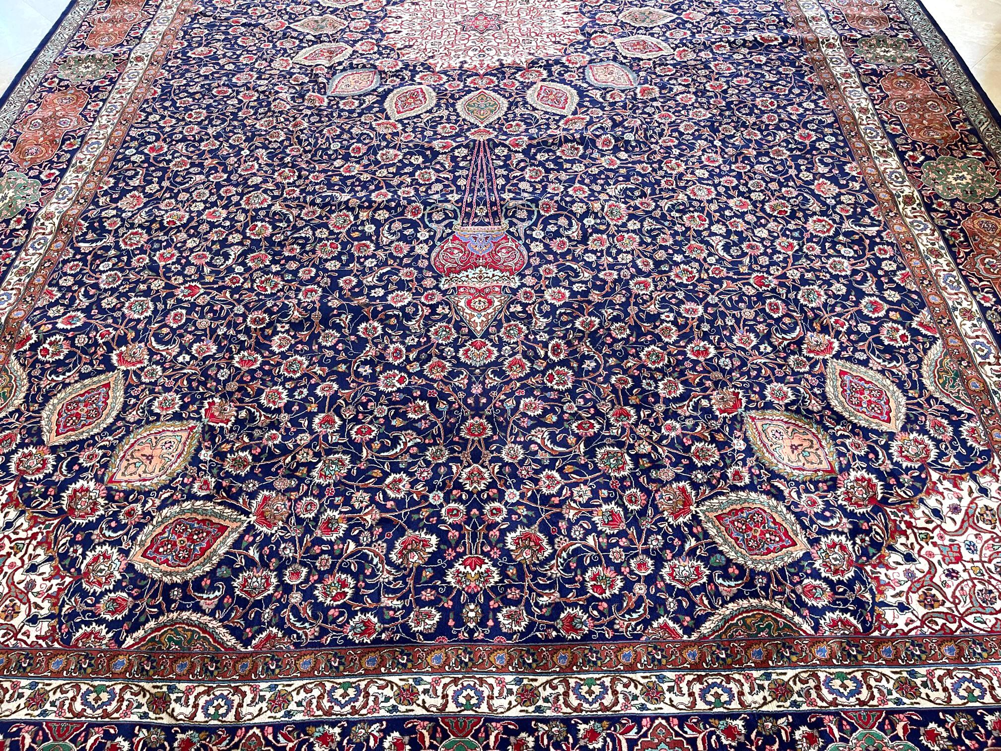 Metà XX secolo Tappeto persiano Sheikh Safi Design Tabriz in vendita