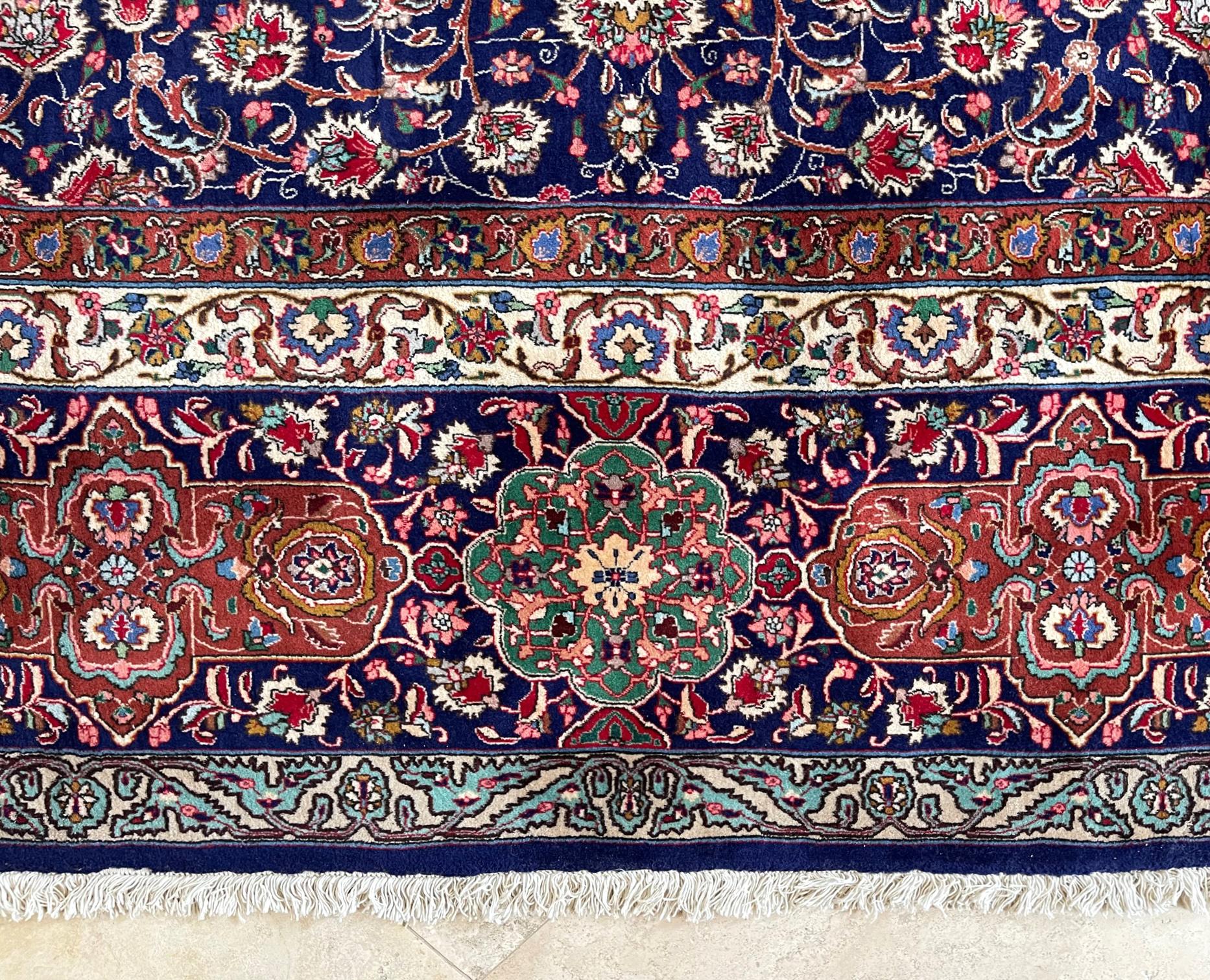 Tappeto persiano Sheikh Safi Design Tabriz in vendita 2