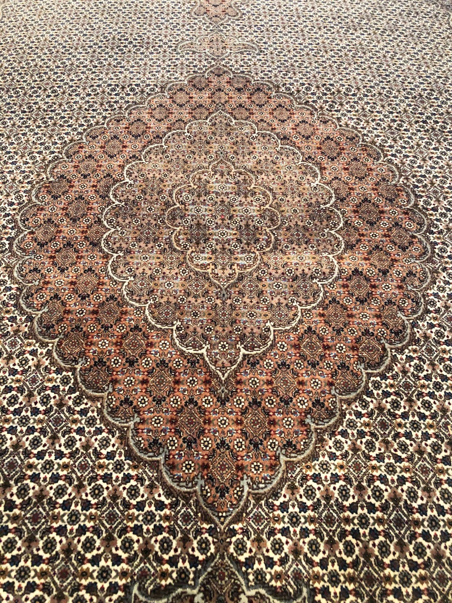Persischer Fish Design Mahi Tabriz Teppich im Zustand „Gut“ im Angebot in San Diego, CA