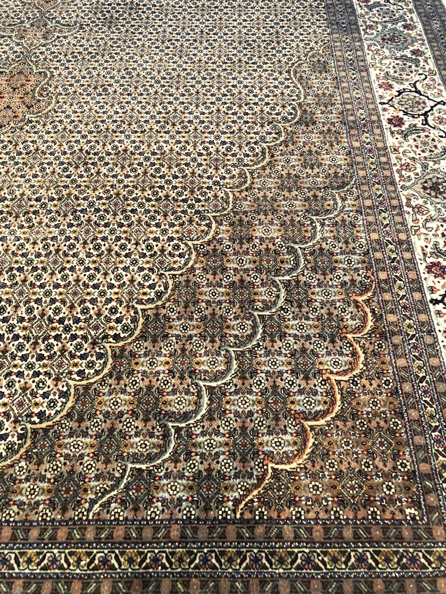 Persischer Fish Design Mahi Tabriz Teppich im Angebot 2
