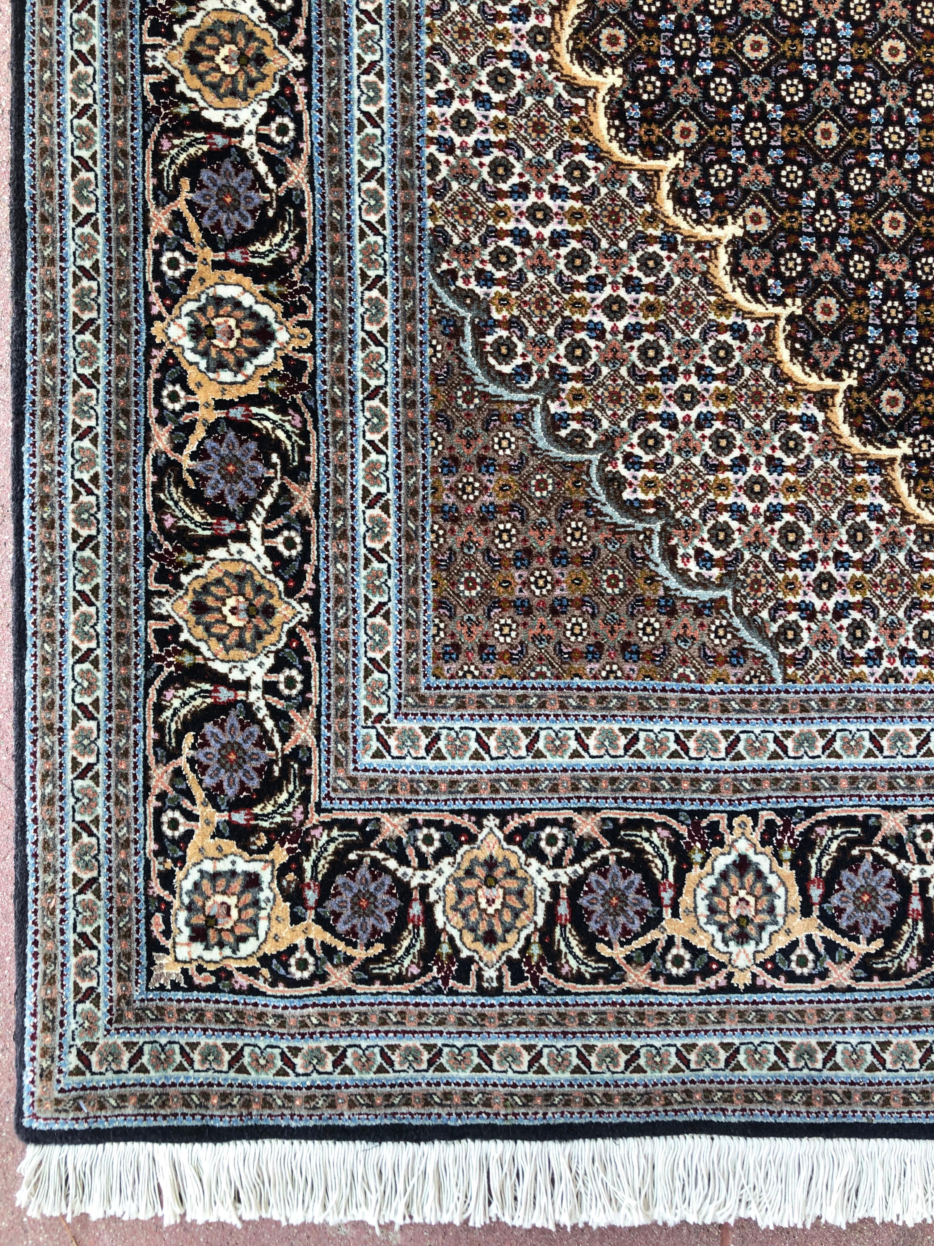 Authentic Persian Hand Knotted Medallion Fish Design 'Mahi' Tabriz Rug 4