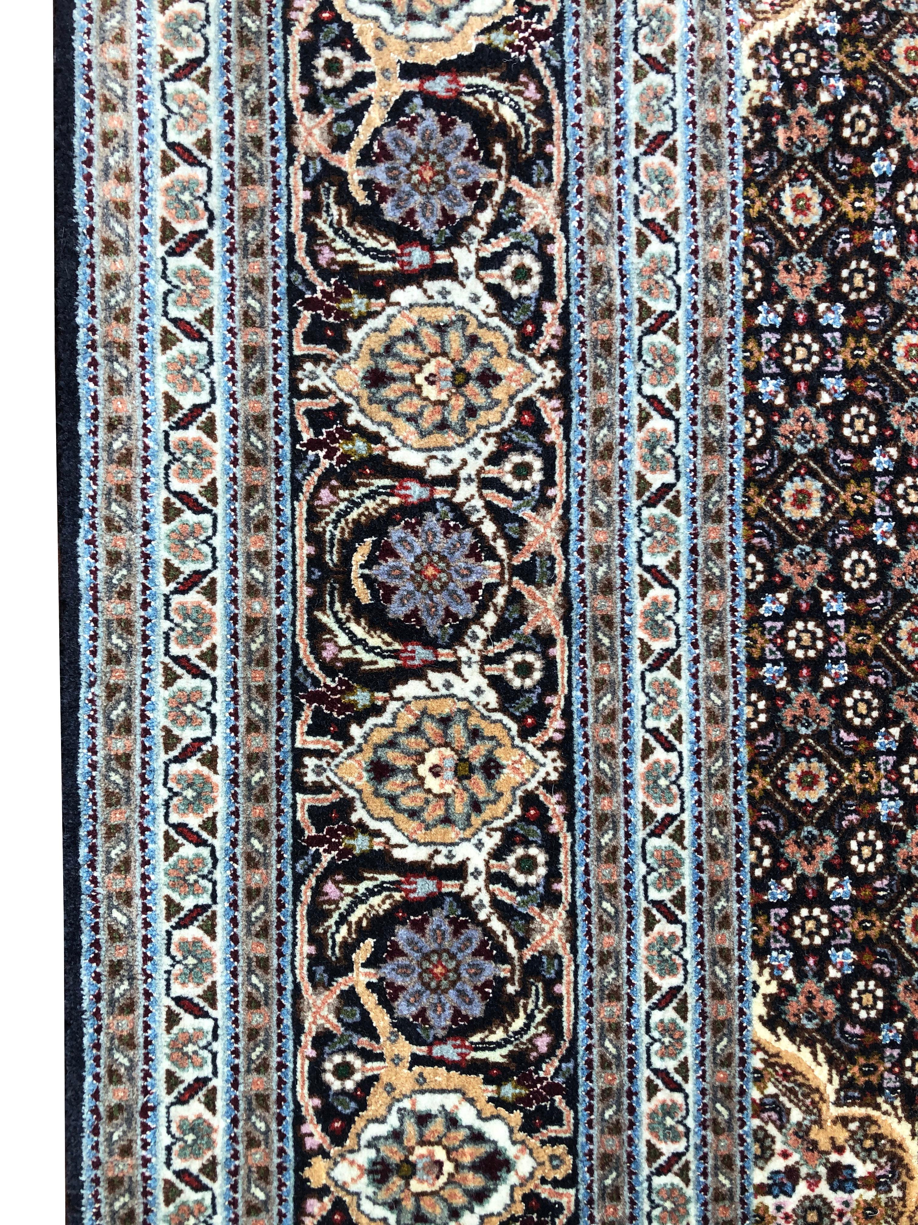 Authentic Persian Hand Knotted Medallion Fish Design 'Mahi' Tabriz Rug 10