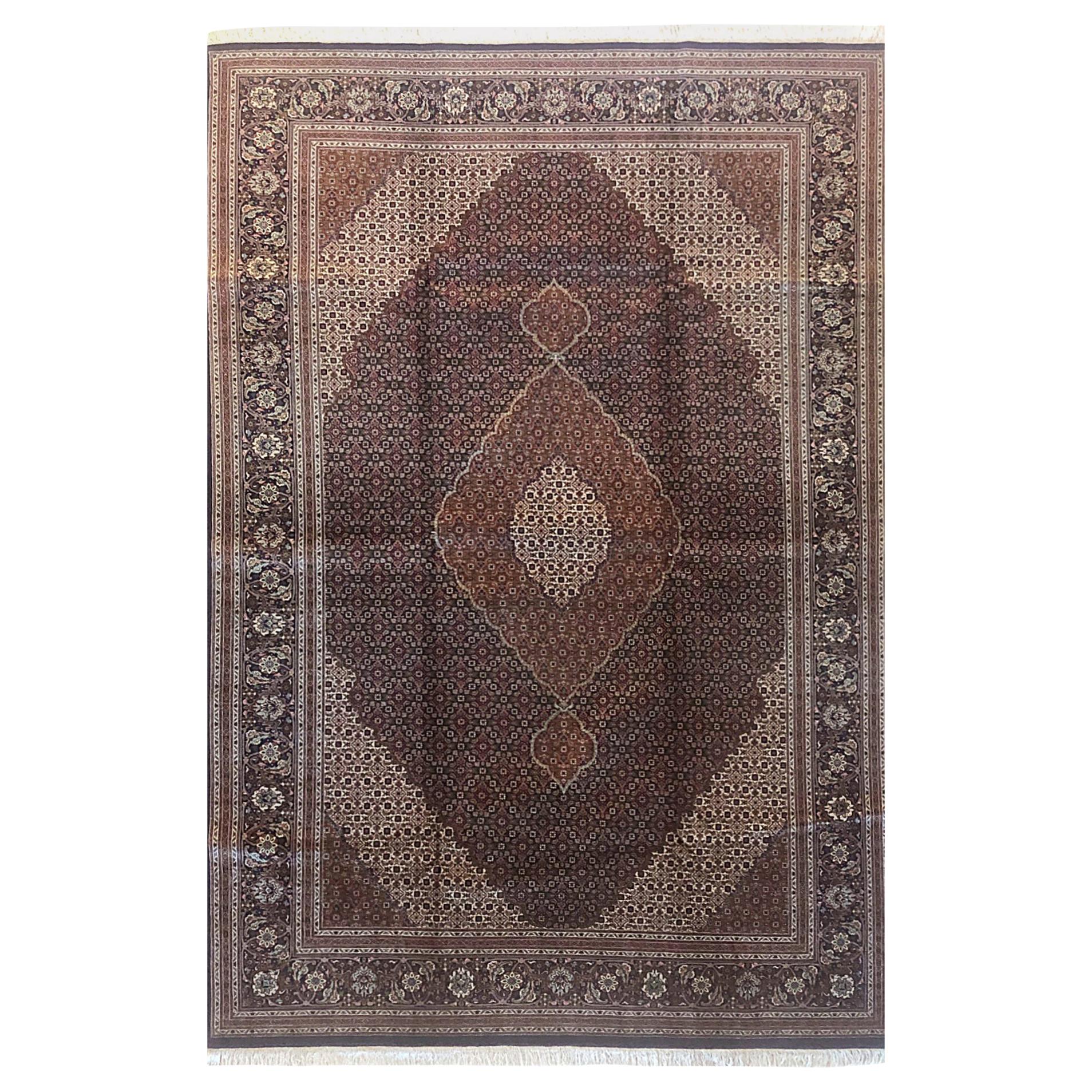 Authentique tapis Mahi persan à médaillon noué à la main de Tabriz