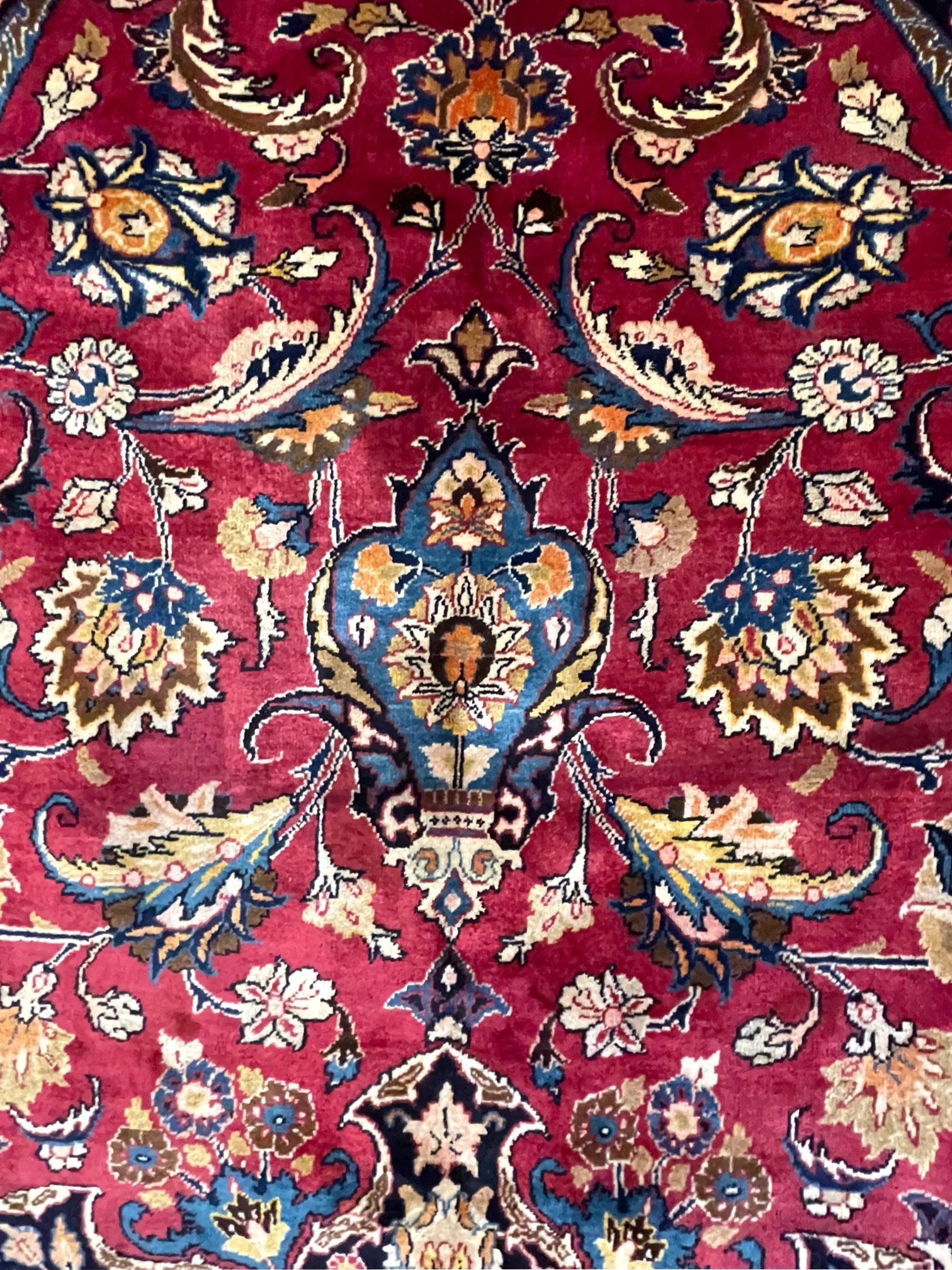 Authentic Persian Hand Knotted Medallion Floral Red Mashad Rug, Circa 1960 In Good Condition For Sale In San Diego, CA