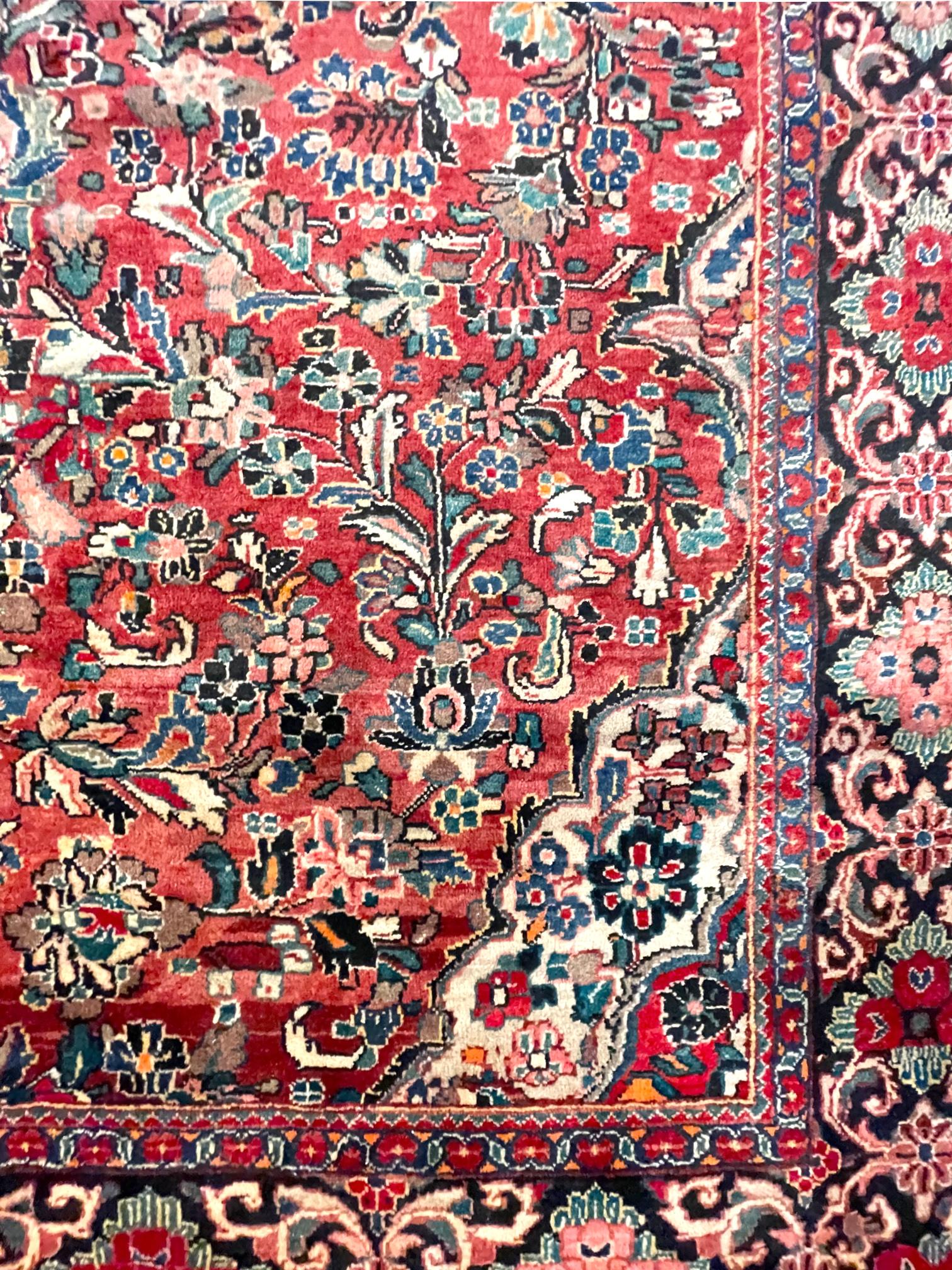 Authentique tapis persan Sarouk Mahal rouge à fleurs noué à la main, vers 1960 Bon état - En vente à San Diego, CA