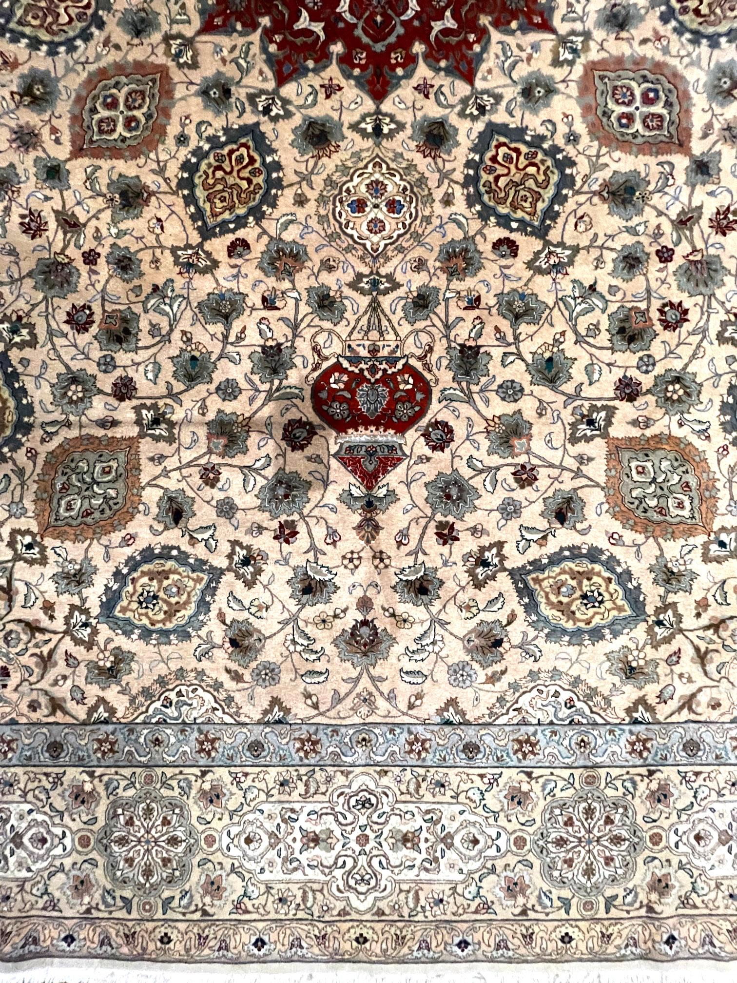 Tappeto persiano Sheikh Safi Design Tabriz In condizioni buone in vendita a San Diego, CA