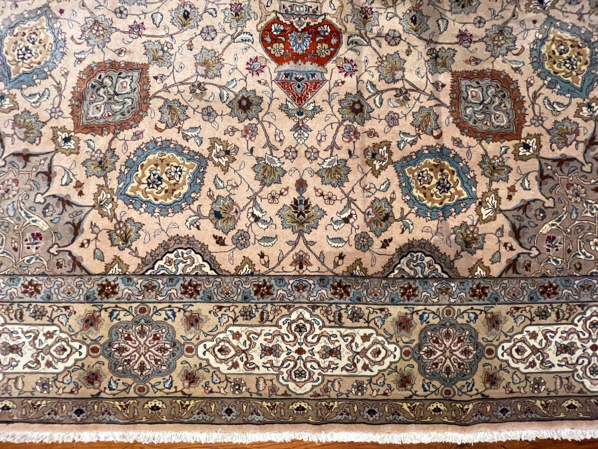 Tappeto persiano Sheikh Safi Design Tabriz in vendita 2