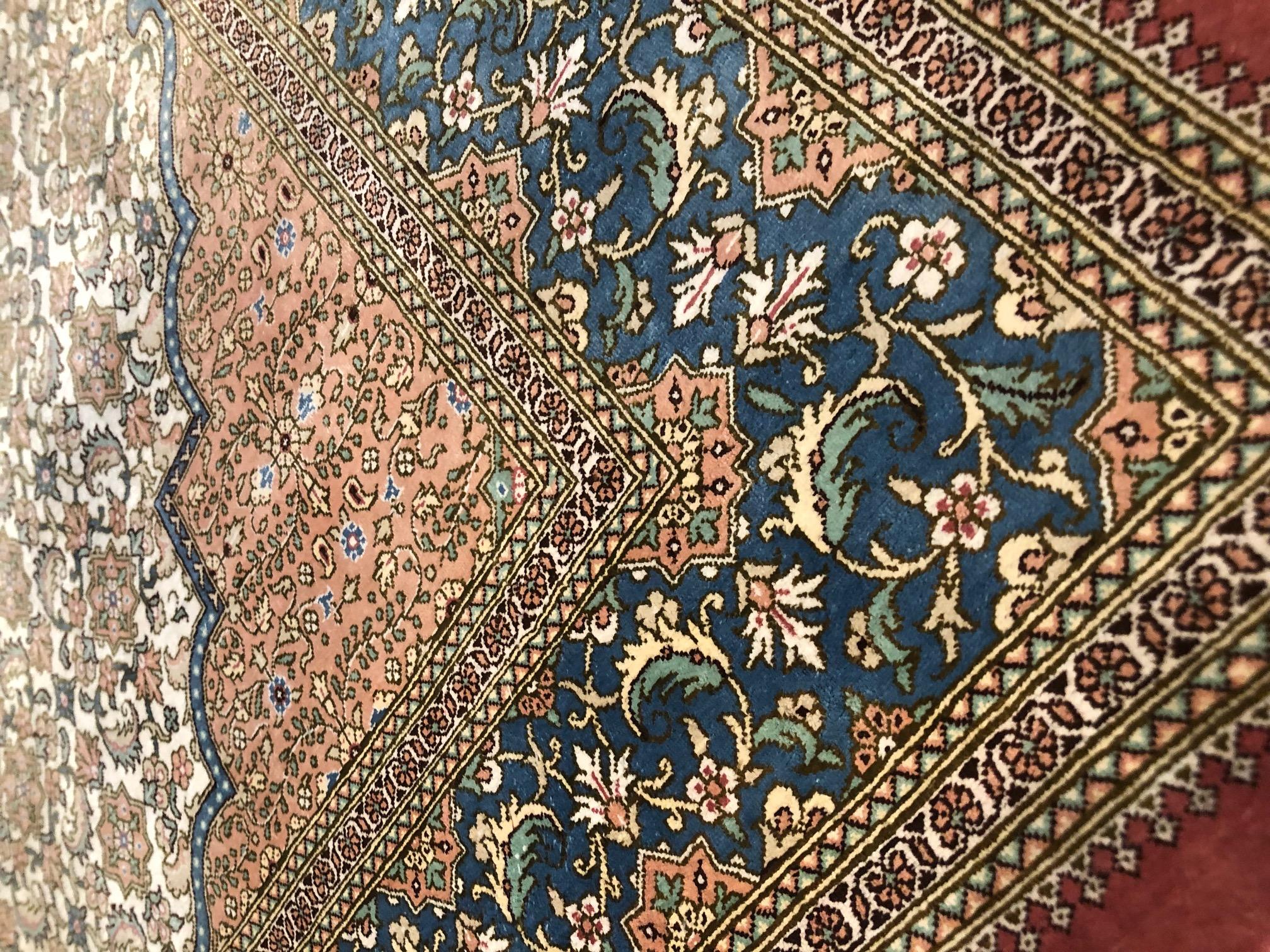 Authentique tapis persan noué à la main, médaillon floral en soie en vente 4