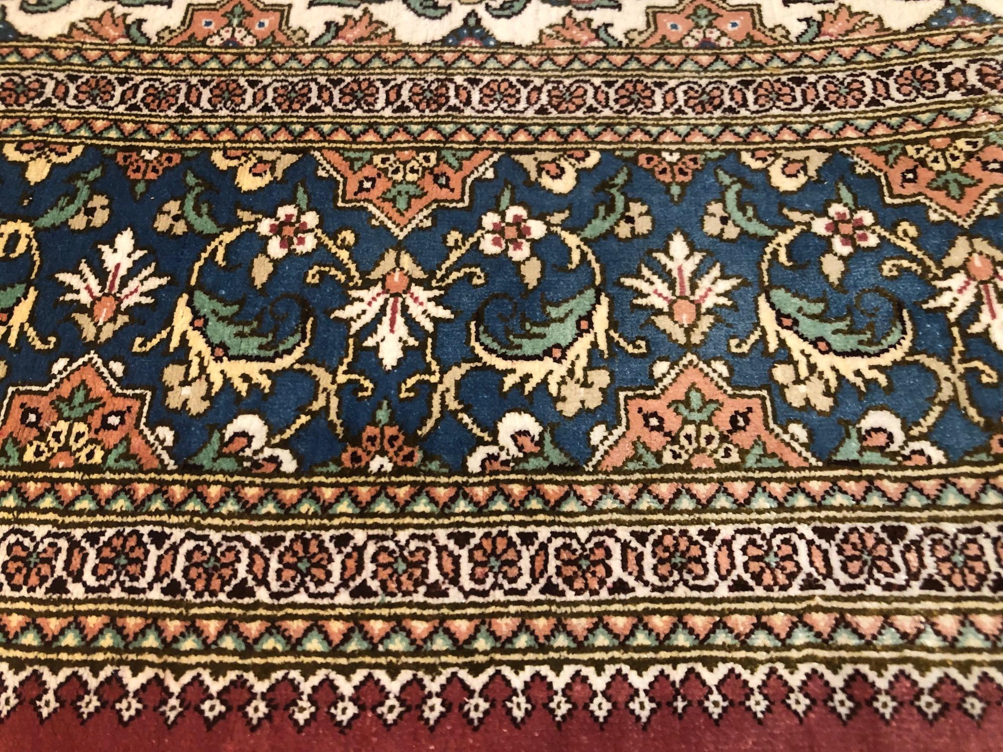 Authentique tapis persan noué à la main, médaillon floral en soie en vente 5