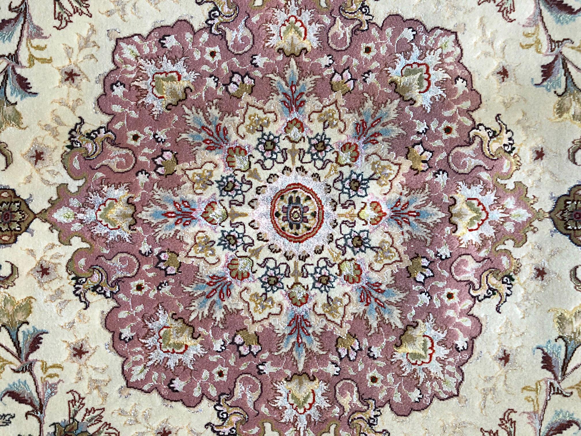 Authentic Persian Hand Knotted Medallion Floral Tabriz Cream Round Shape Rug In New Condition For Sale In San Diego, CA