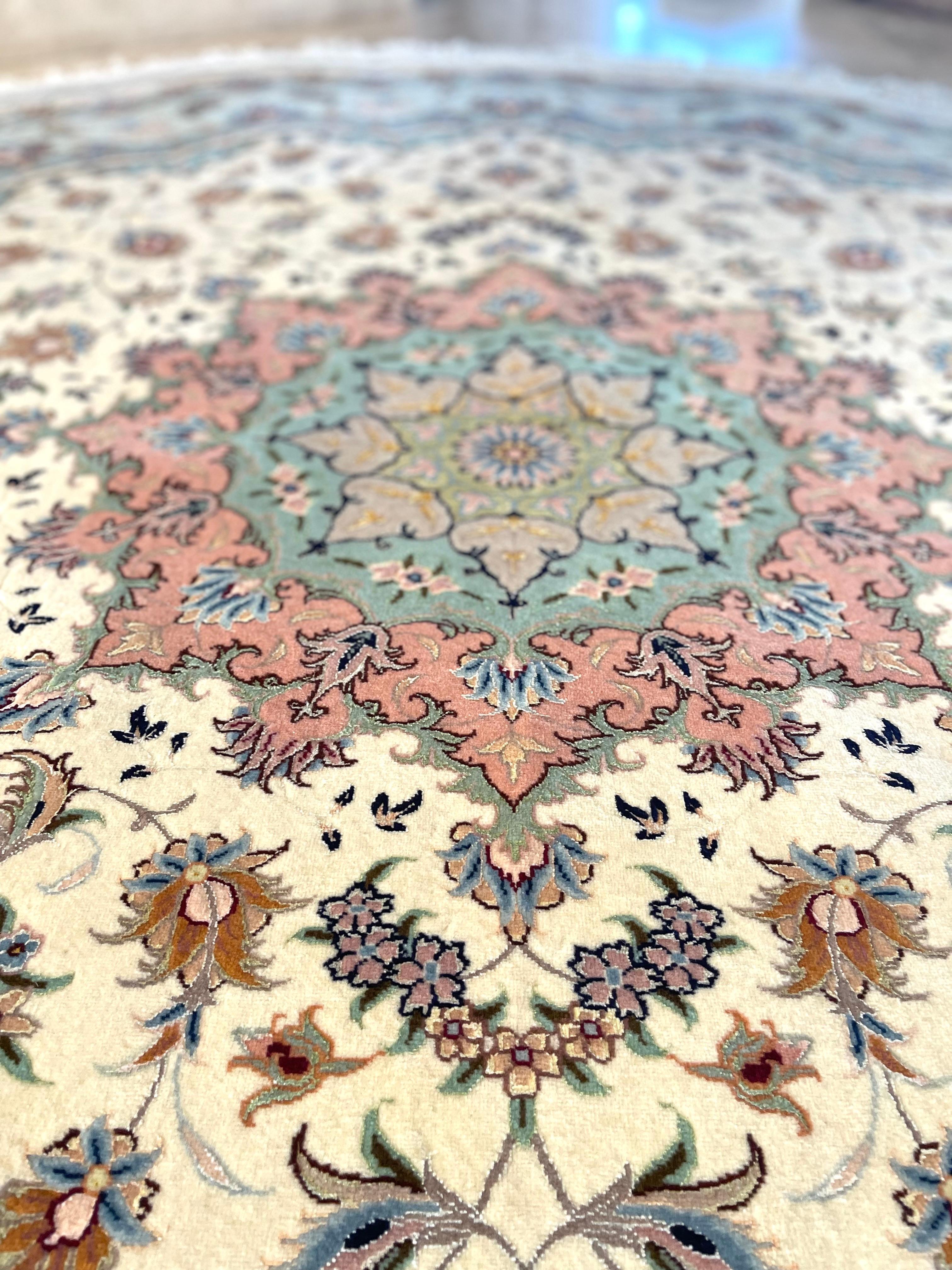 XXI secolo e contemporaneo Tappeto rotondo Tabriz floreale persiano in vendita