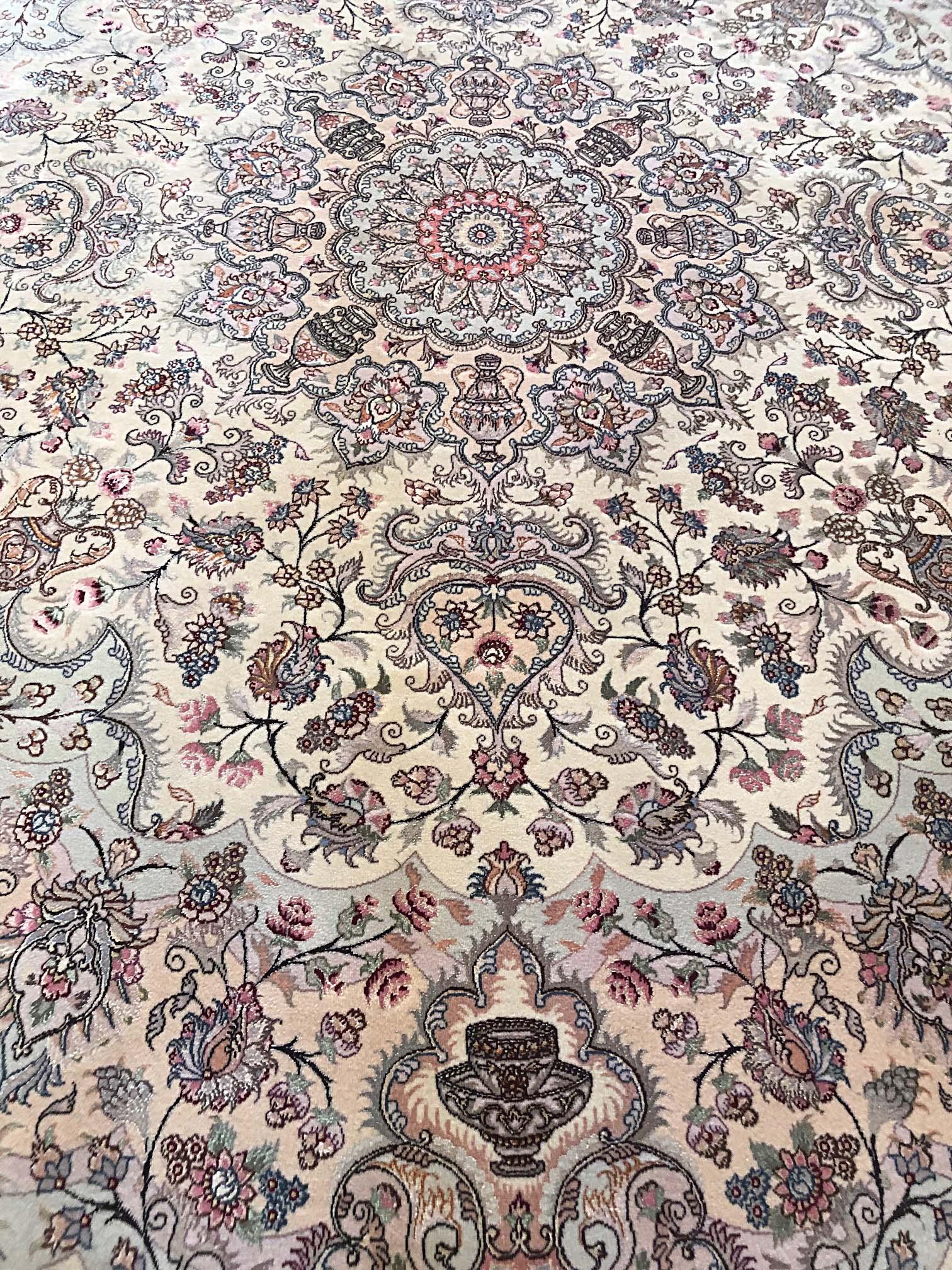 Authentic Persian Hand Knotted Medallion Floral Tabriz Round Rug For Sale 2