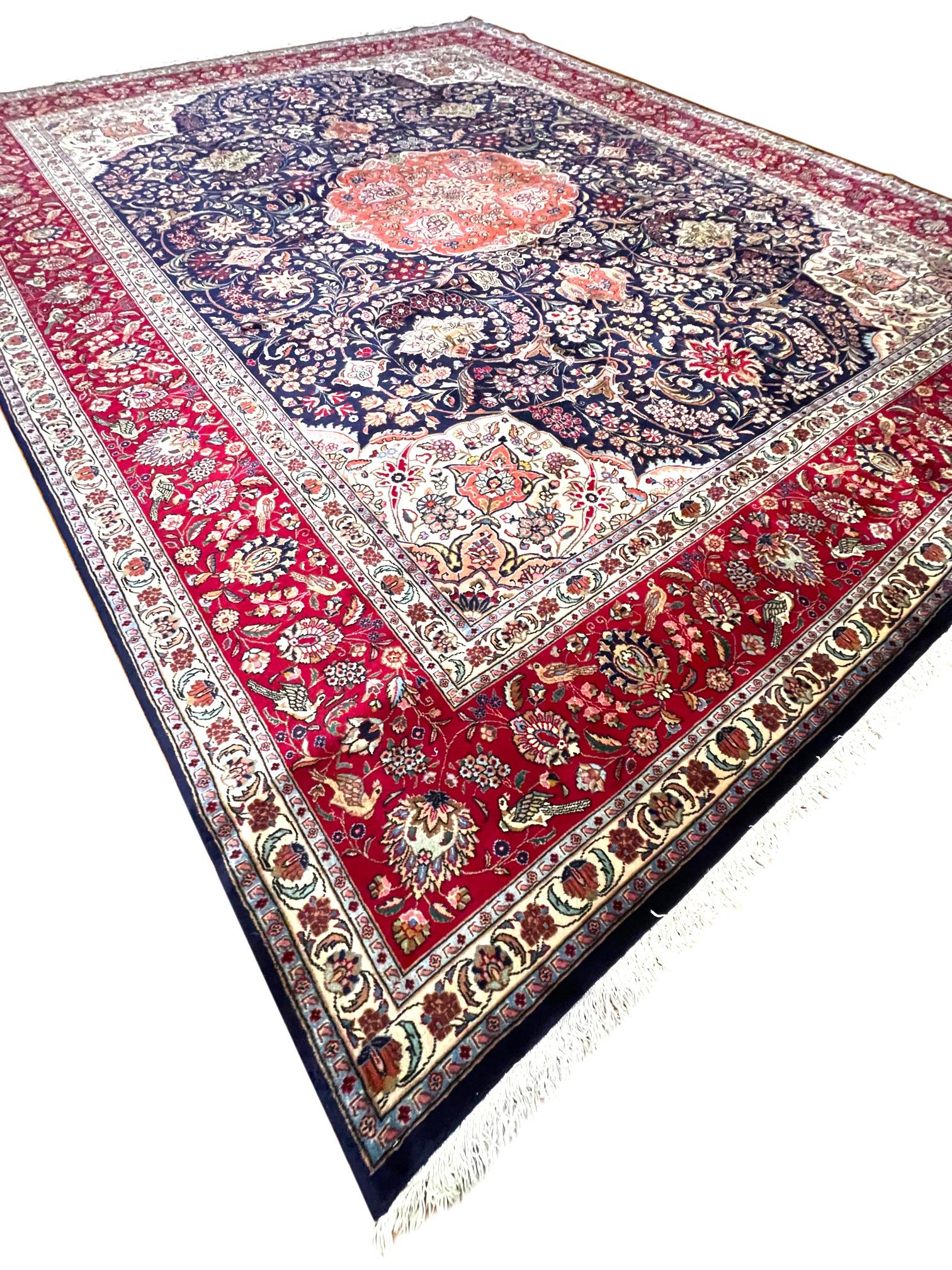 Authentique tapis persan noué à la main, médaillon semi- floral bleu et rouge de Tabriz, 1960 en vente 3