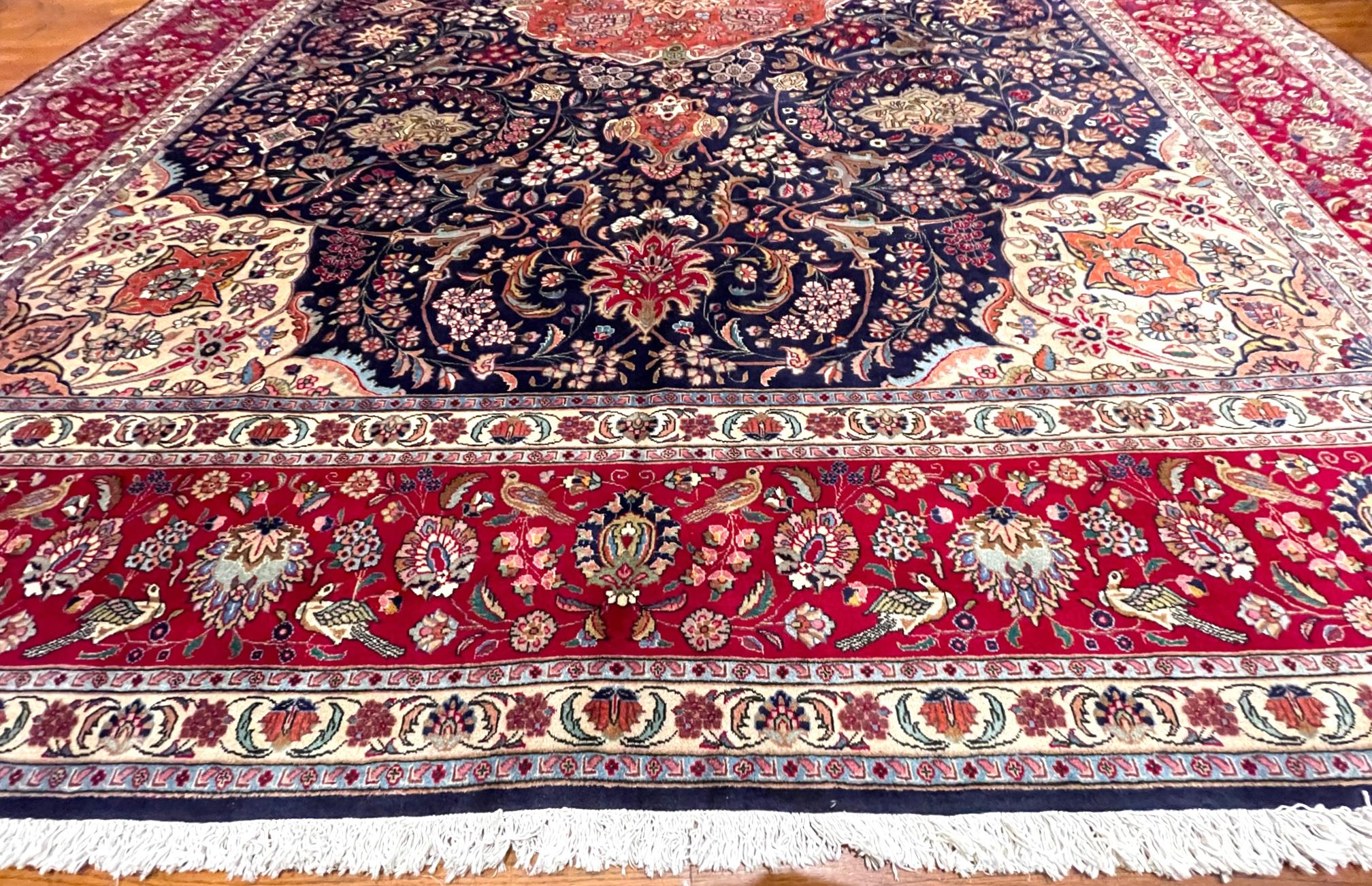 Authentique tapis persan noué à la main, médaillon semi- floral bleu et rouge de Tabriz, 1960 en vente 7