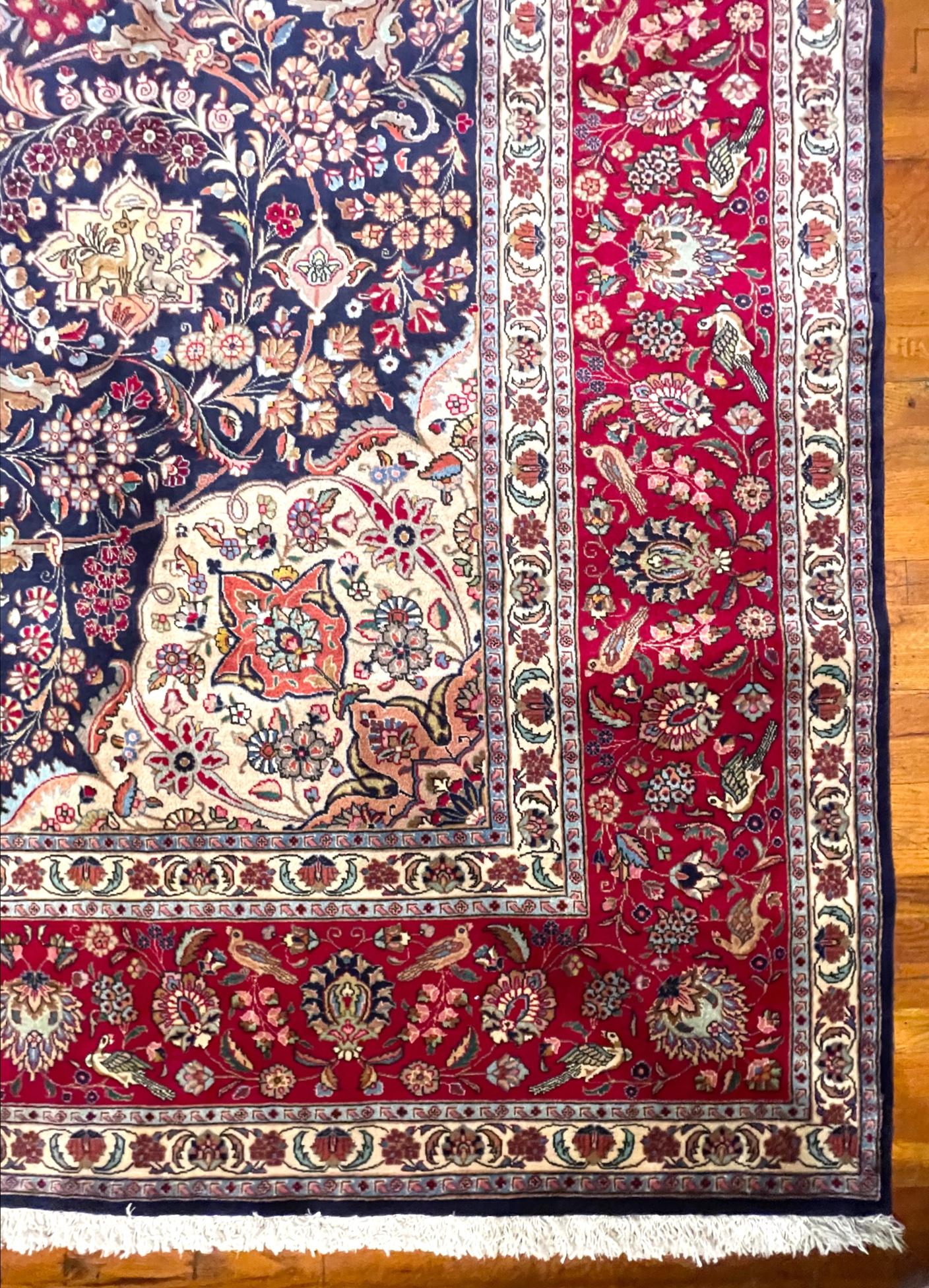 Authentique tapis persan noué à la main, médaillon semi- floral bleu et rouge de Tabriz, 1960 en vente 1