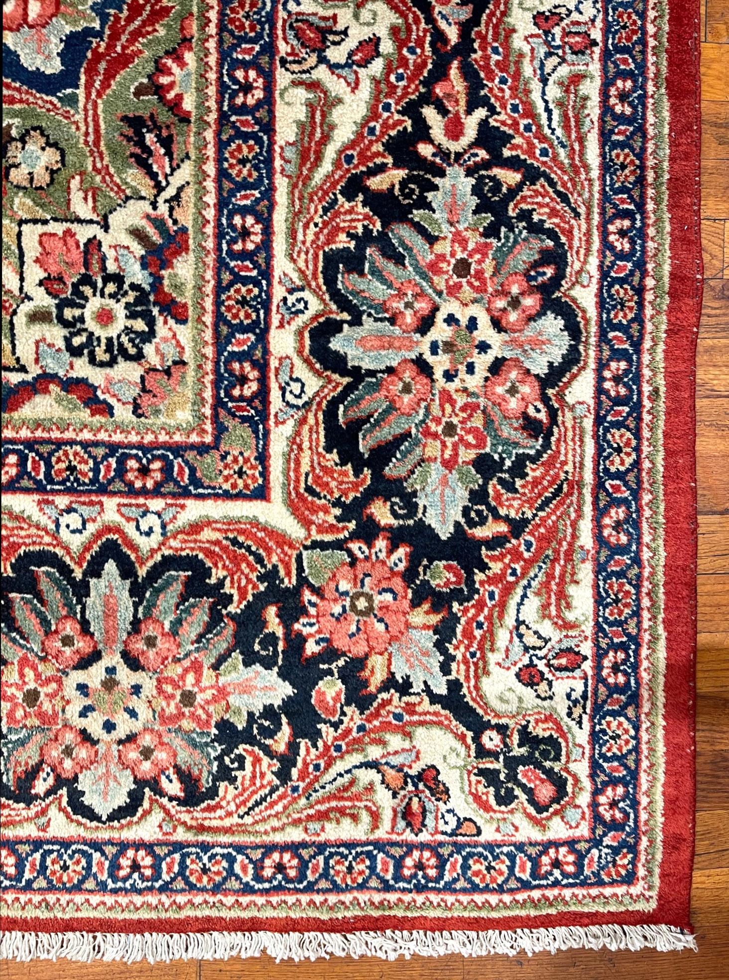 Laine Authentique tapis persan Sarouk Mahal à fleurs rouges nouées à la main, vers 1960 en vente