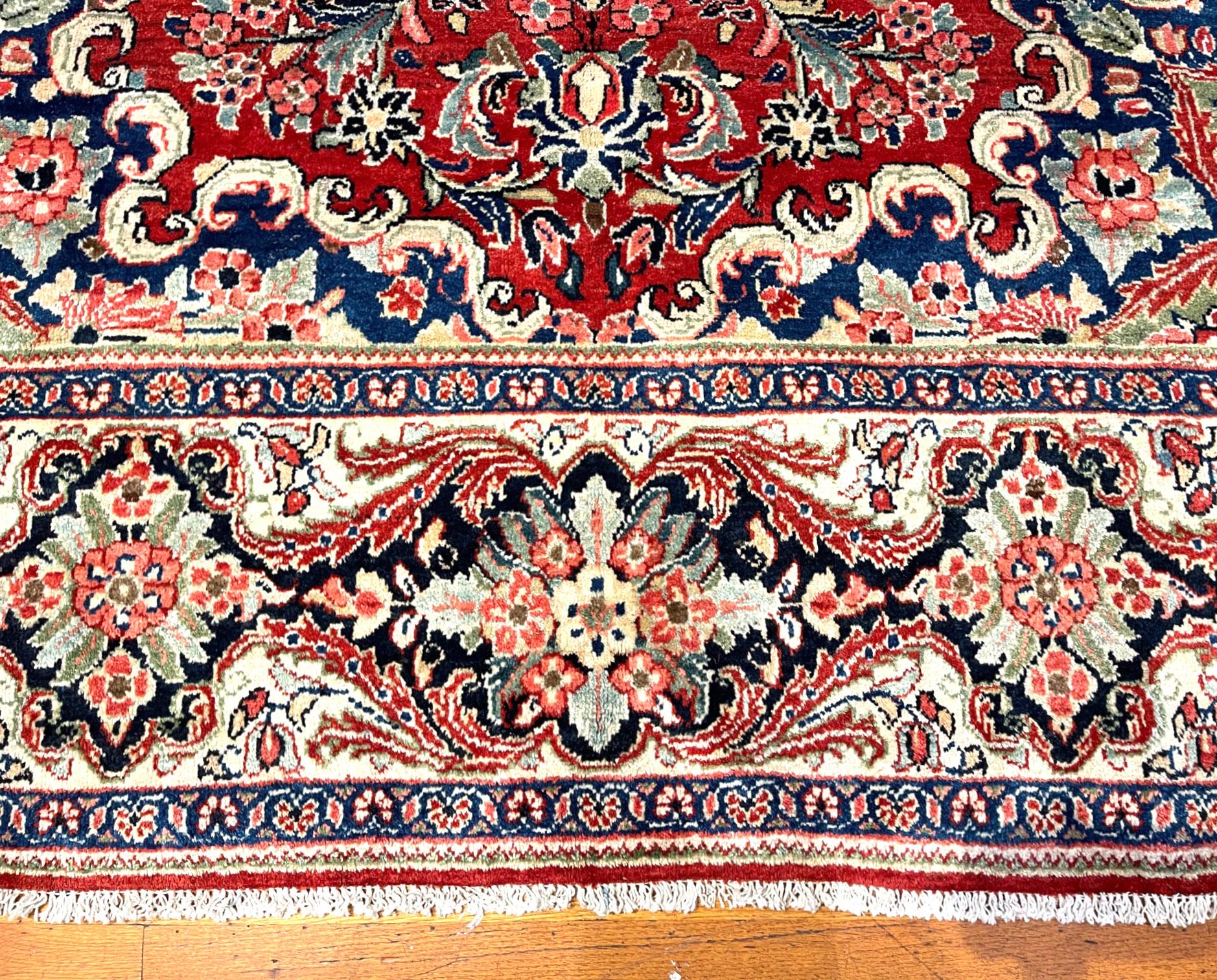 Authentique tapis persan Sarouk Mahal à fleurs rouges nouées à la main, vers 1960 en vente 2