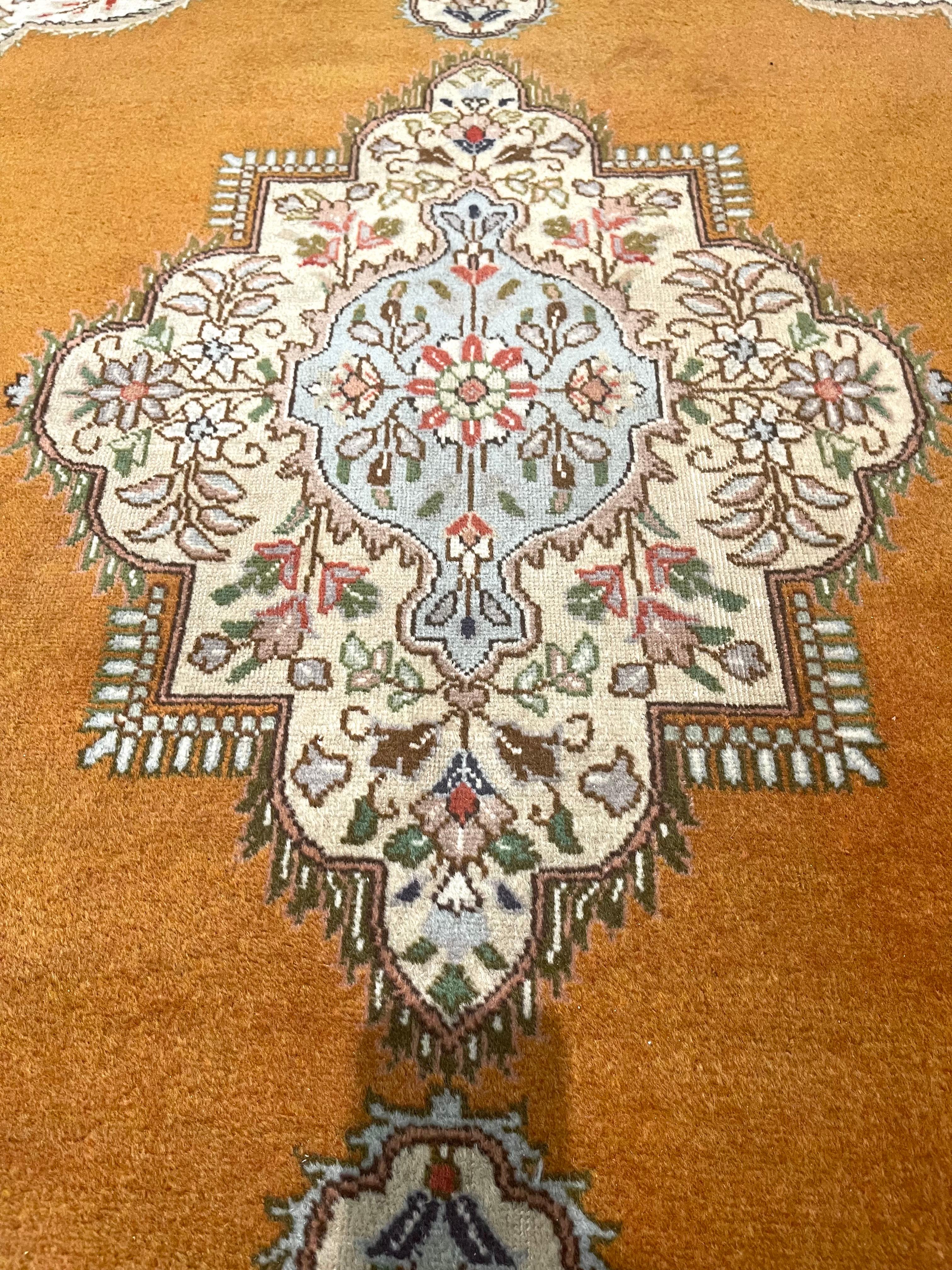 Persischer handgeknüpfter Täbriz-Teppich (Asiatisch) im Angebot