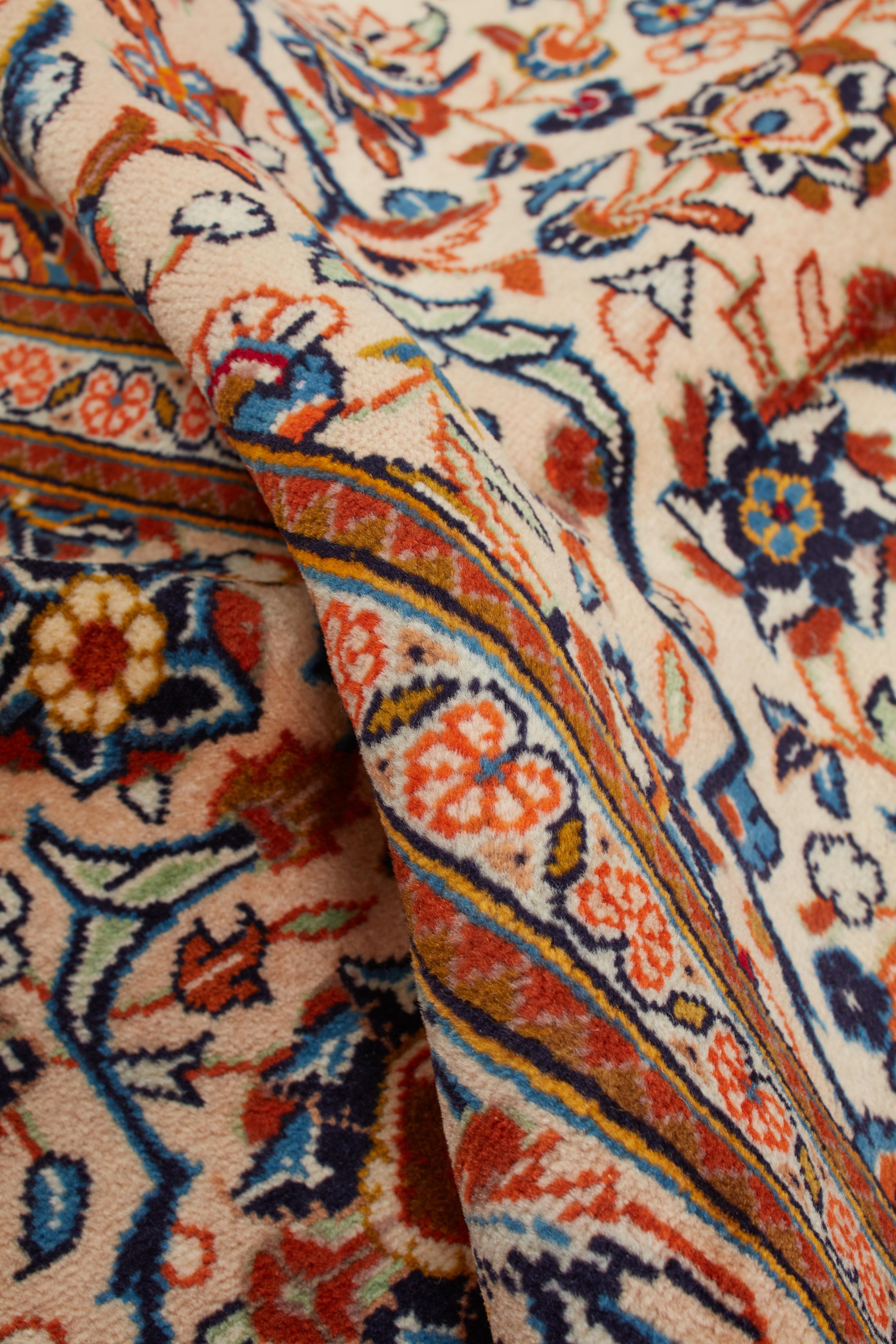 Annodato a mano Autentico tappeto persiano Kashan in lana annodata a mano di colore avorio, 6' 6