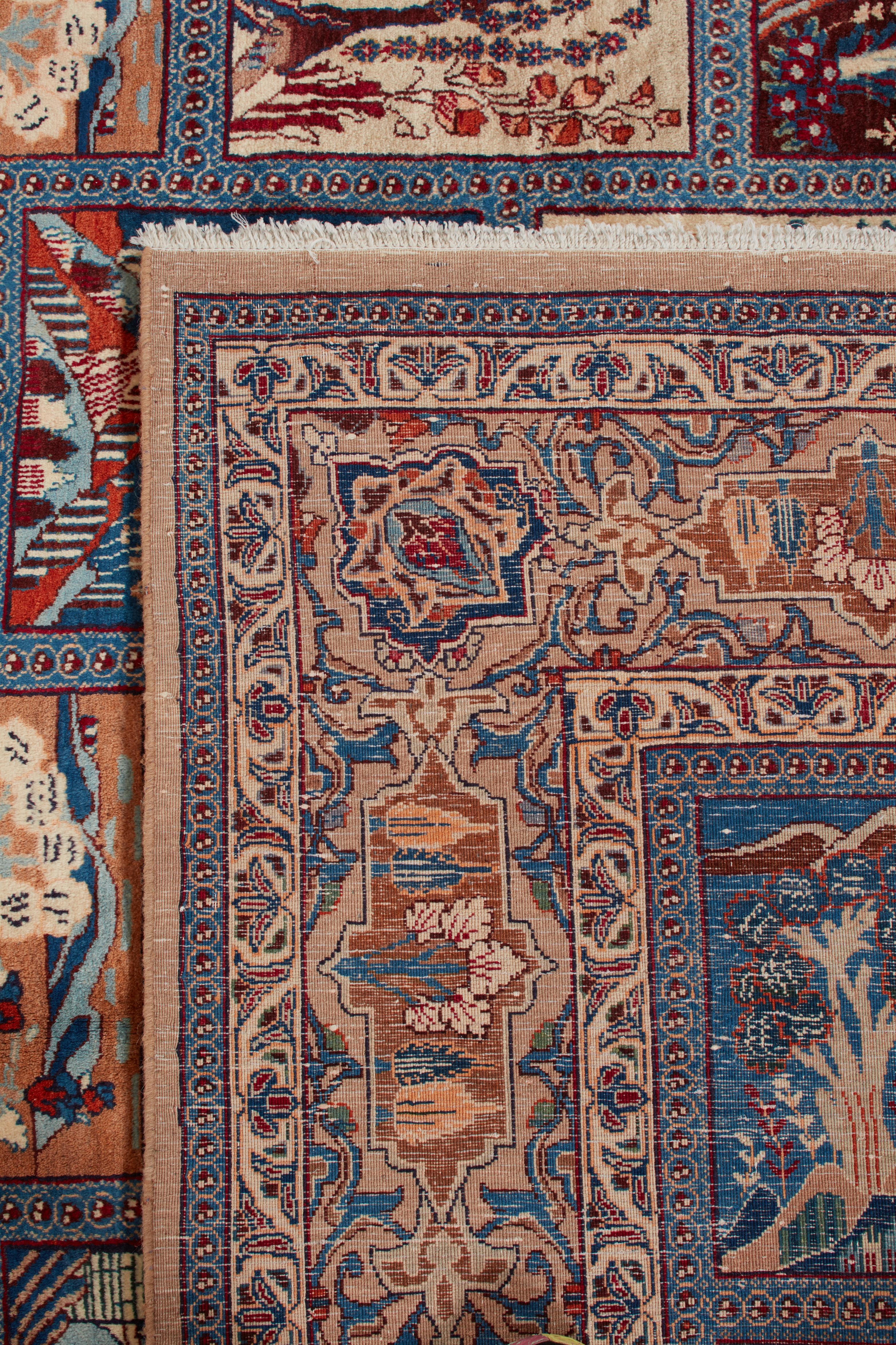 Authentische persische Teppiche sind zeitlose Kunstwerke, die von geschickten Kunsthandwerkern nach überlieferten Techniken handgeknüpft werden. Jeder Teppich erzählt eine Geschichte durch seine komplizierten Muster, seine satten Farben und seine