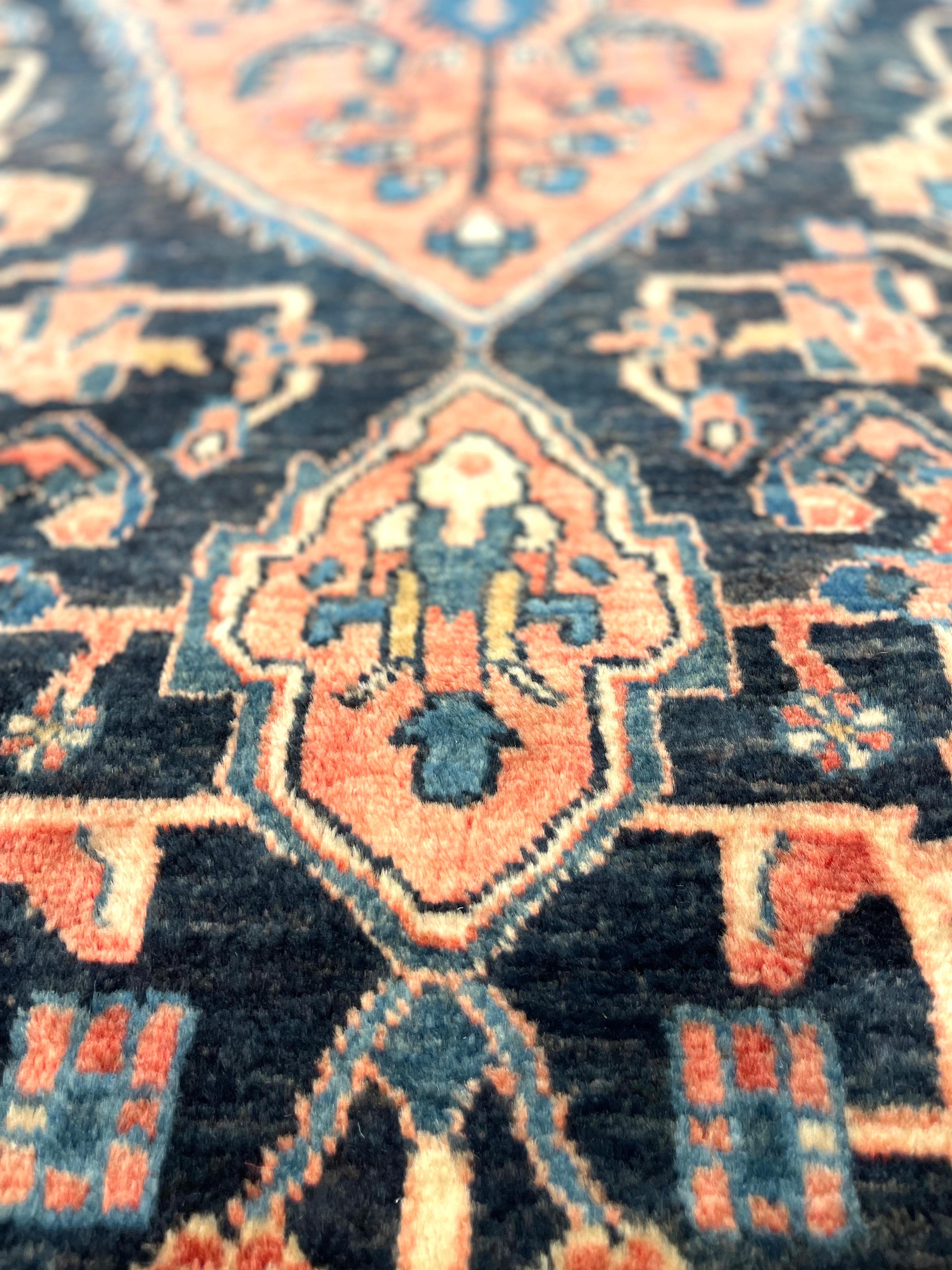 Authentischer persischer Nahavandi-Teppich in geometrischem Blau, 1960, ca. (Mitte des 20. Jahrhunderts) im Angebot