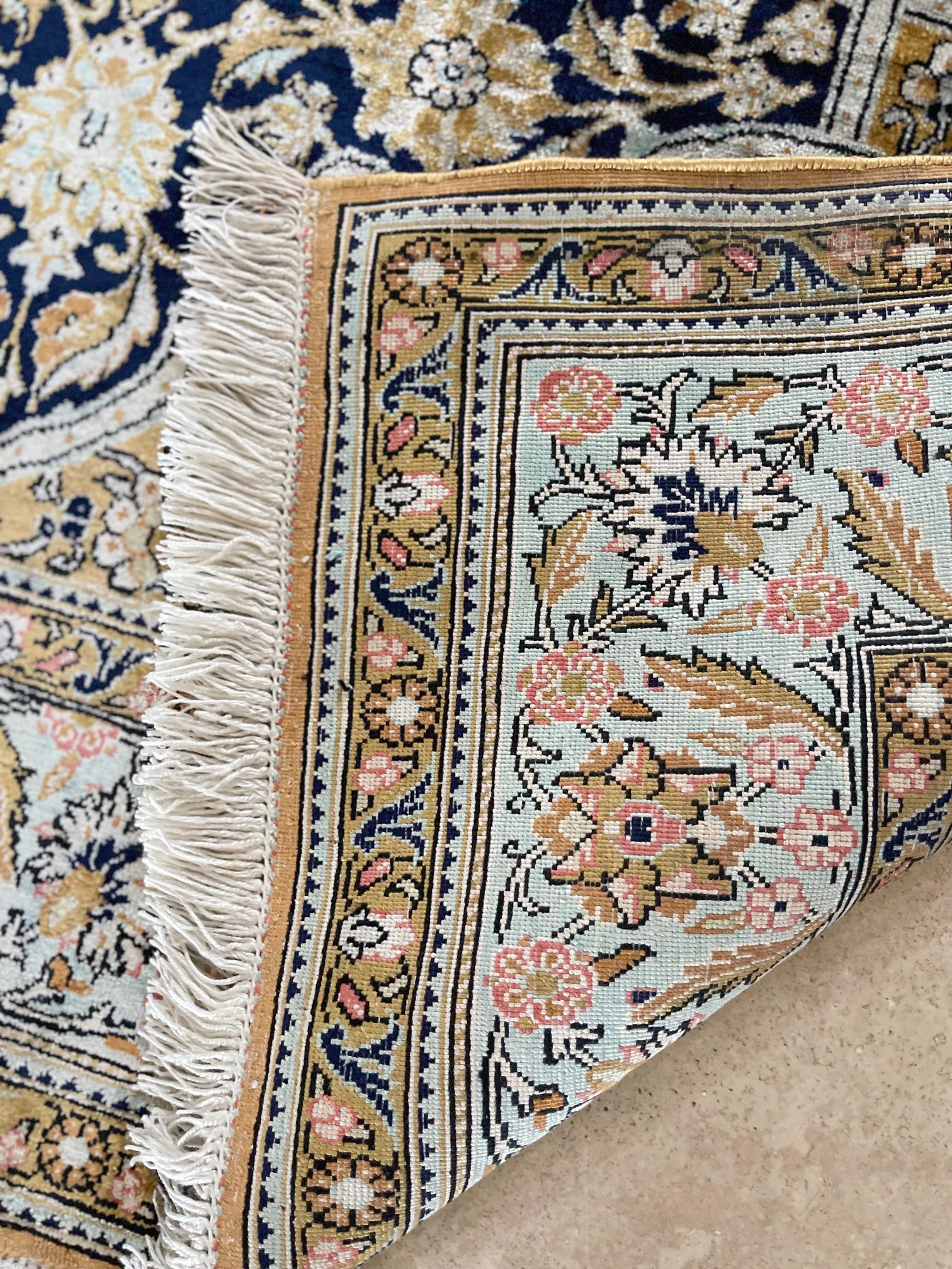 Authentischer persischer Qum-Teppich aus handgeknüpfter Seide 1970 ca. im Angebot 4