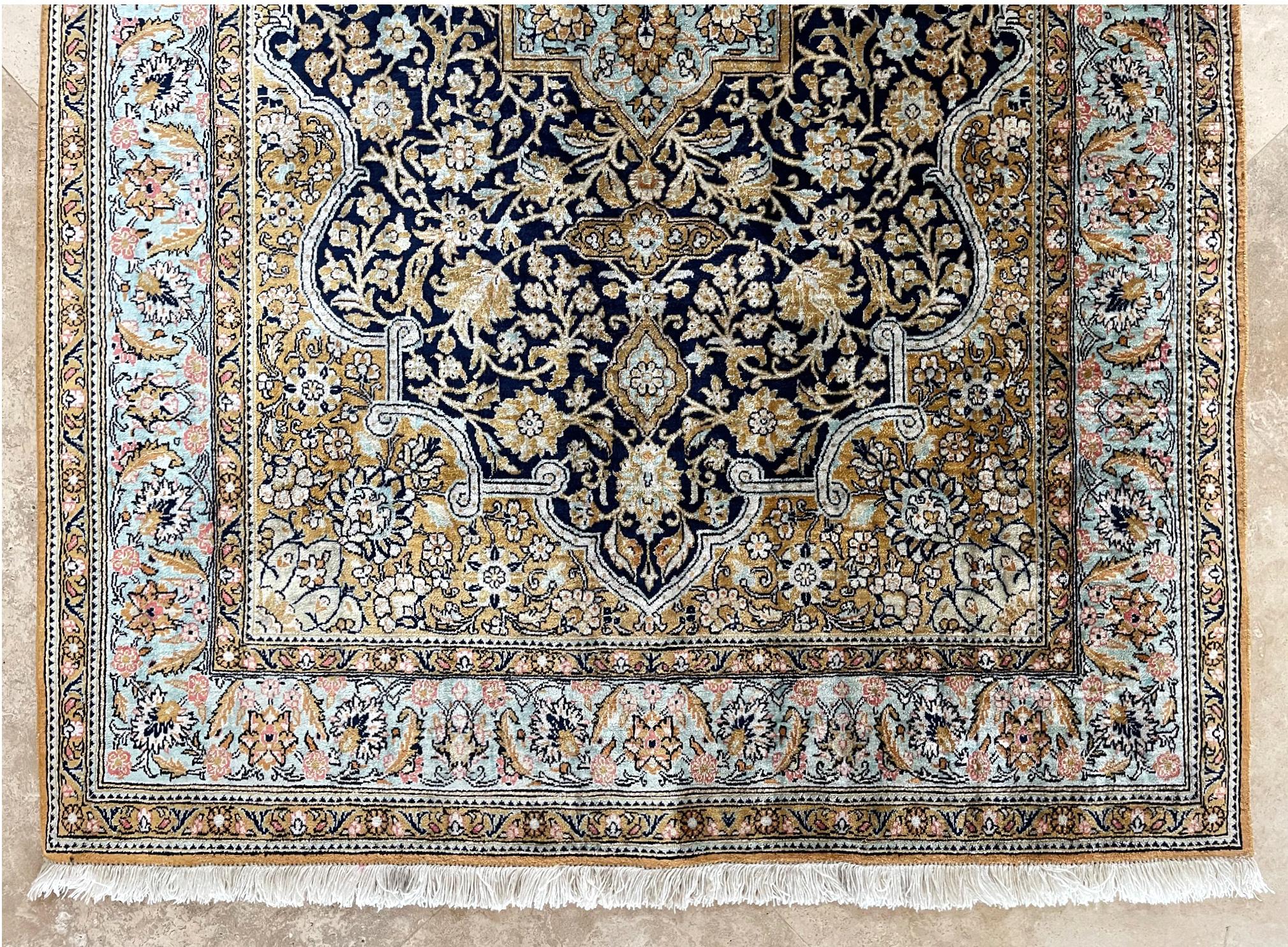 Authentischer persischer Qum-Teppich aus handgeknüpfter Seide 1970 ca. im Angebot 2