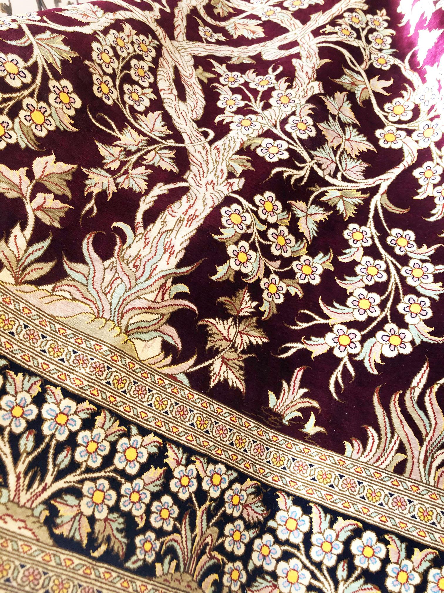 Authentique tapis persan de Qom en soie bordeaux nouée à la main Tree of Life en vente 3