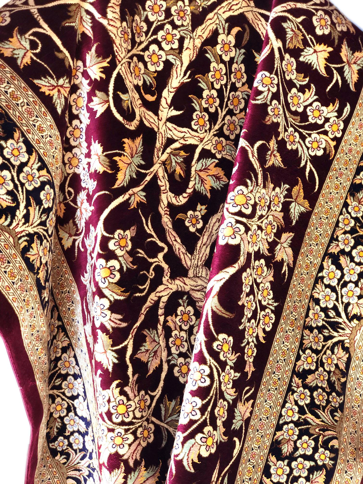 Handgeknüpfter, authentischer, persischer Qum-Teppich in Burgunderrot aus Seide, Baum des Lebens im Angebot 7