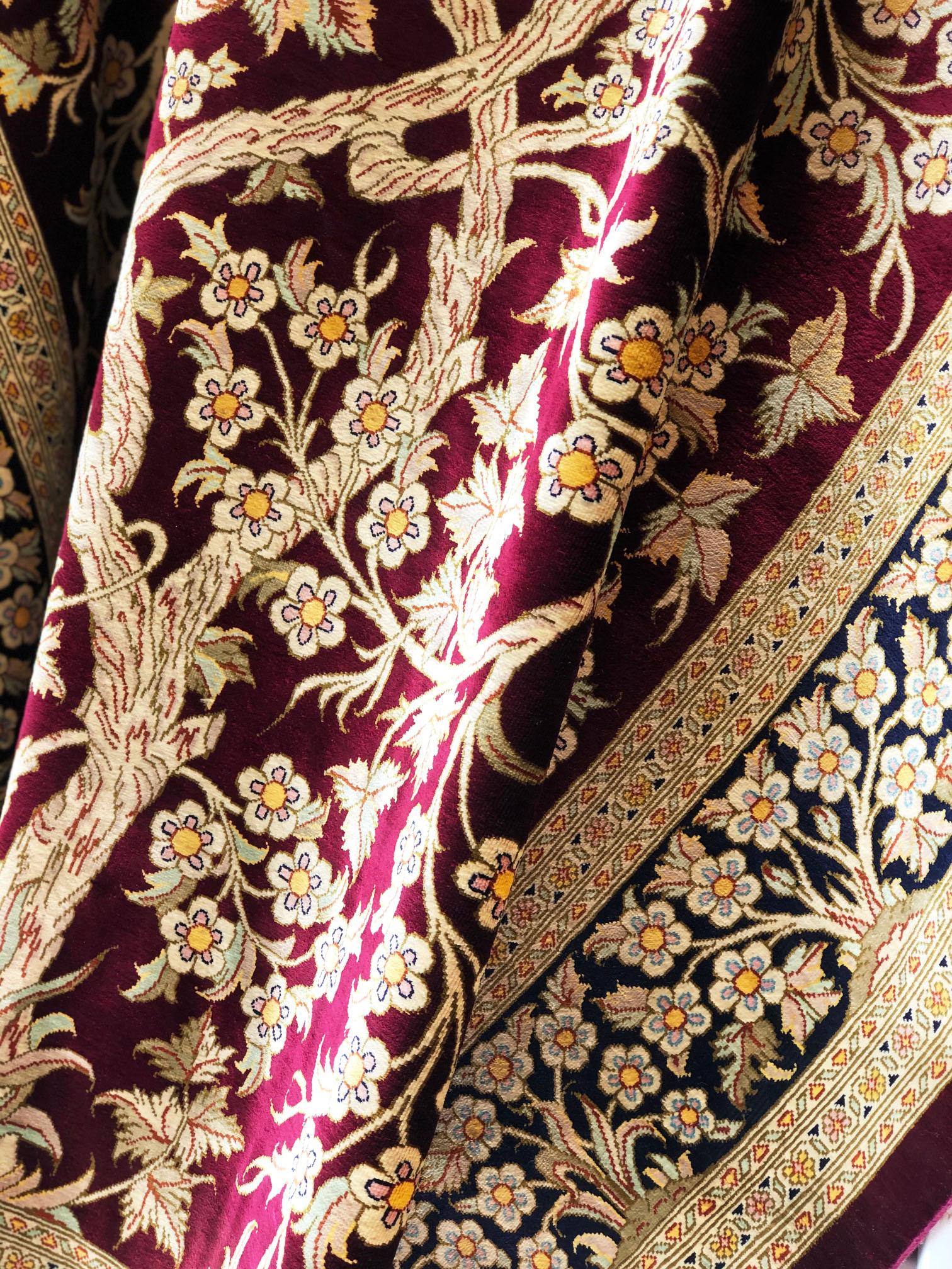 Authentique tapis persan de Qom en soie bordeaux nouée à la main Tree of Life en vente 6