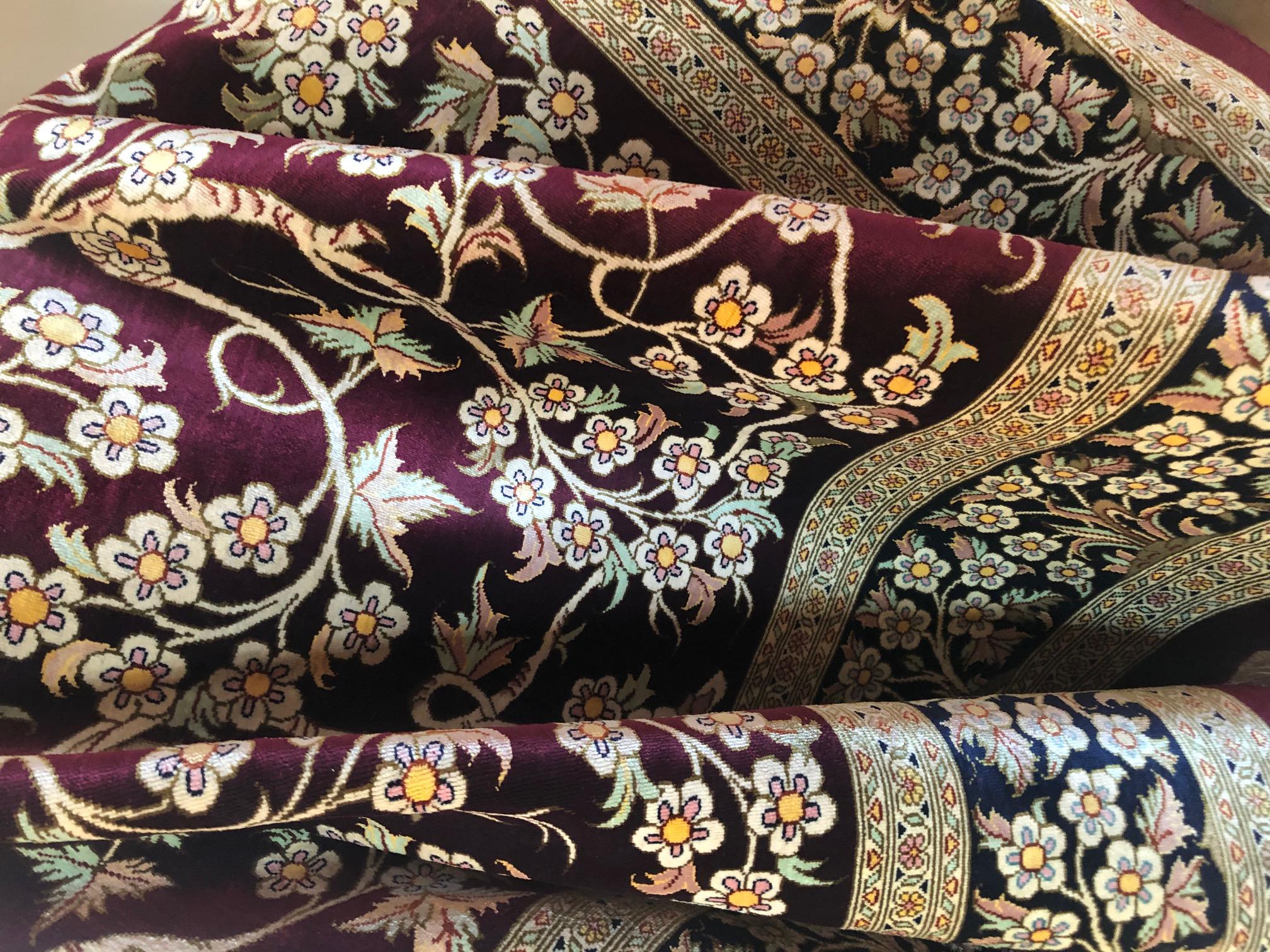 Authentique tapis persan de Qom en soie bordeaux nouée à la main Tree of Life en vente 7