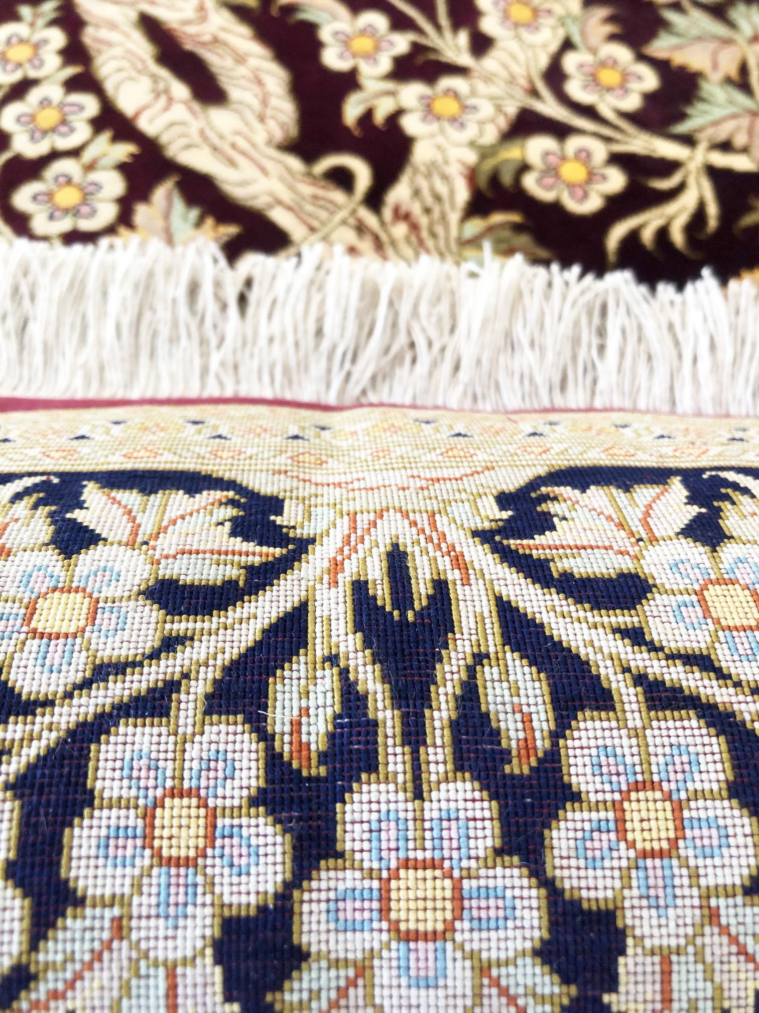 Handgeknüpfter, authentischer, persischer Qum-Teppich in Burgunderrot aus Seide, Baum des Lebens im Angebot 11