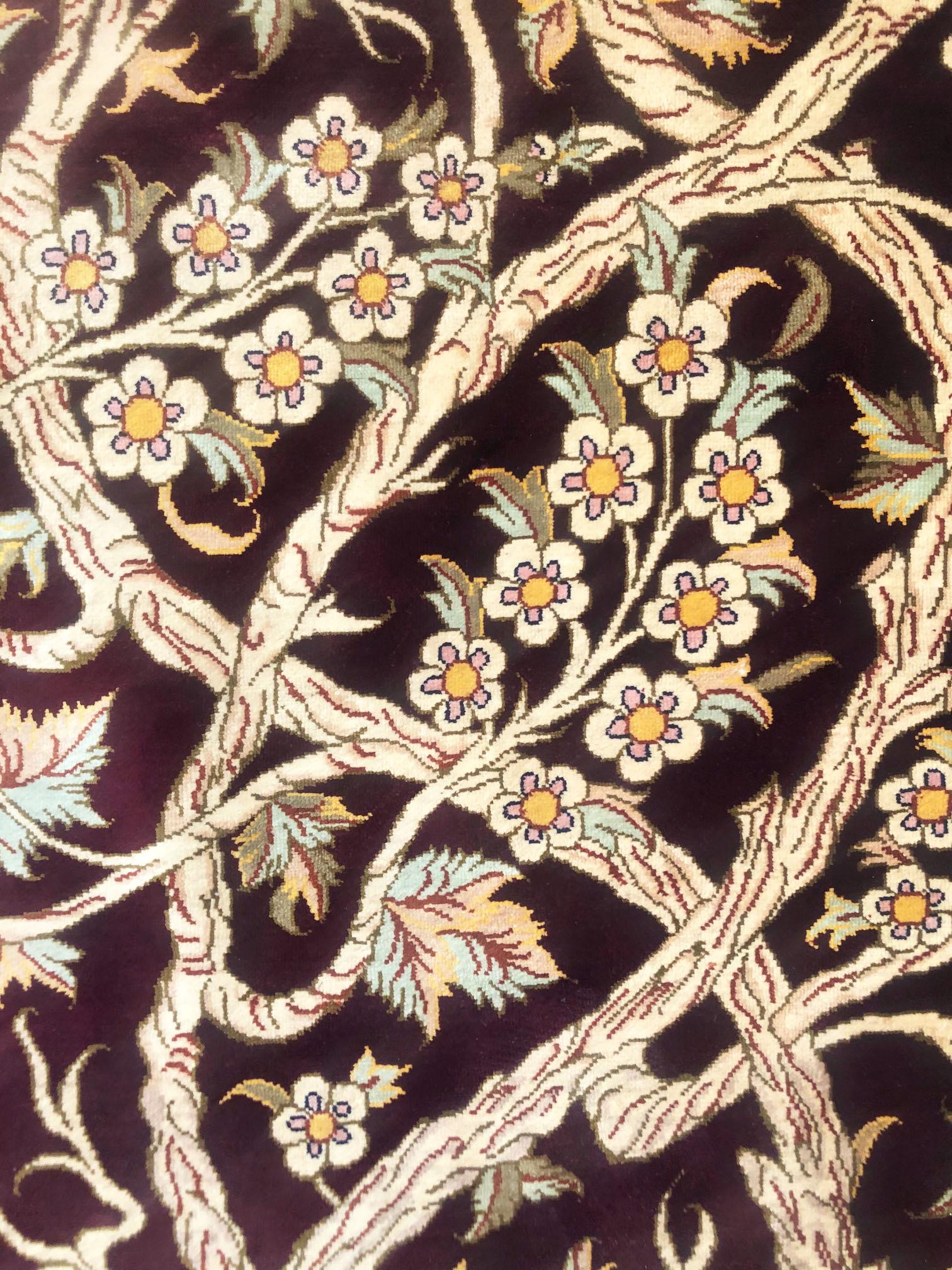 Perse Authentique tapis persan de Qom en soie bordeaux nouée à la main Tree of Life en vente