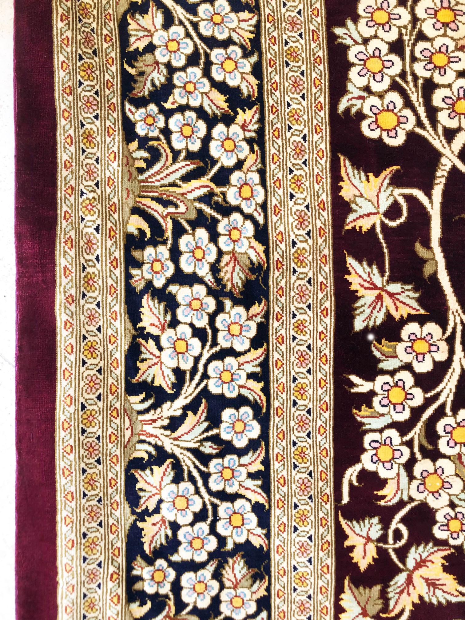 Authentique tapis persan de Qom en soie bordeaux nouée à la main Tree of Life en vente 2