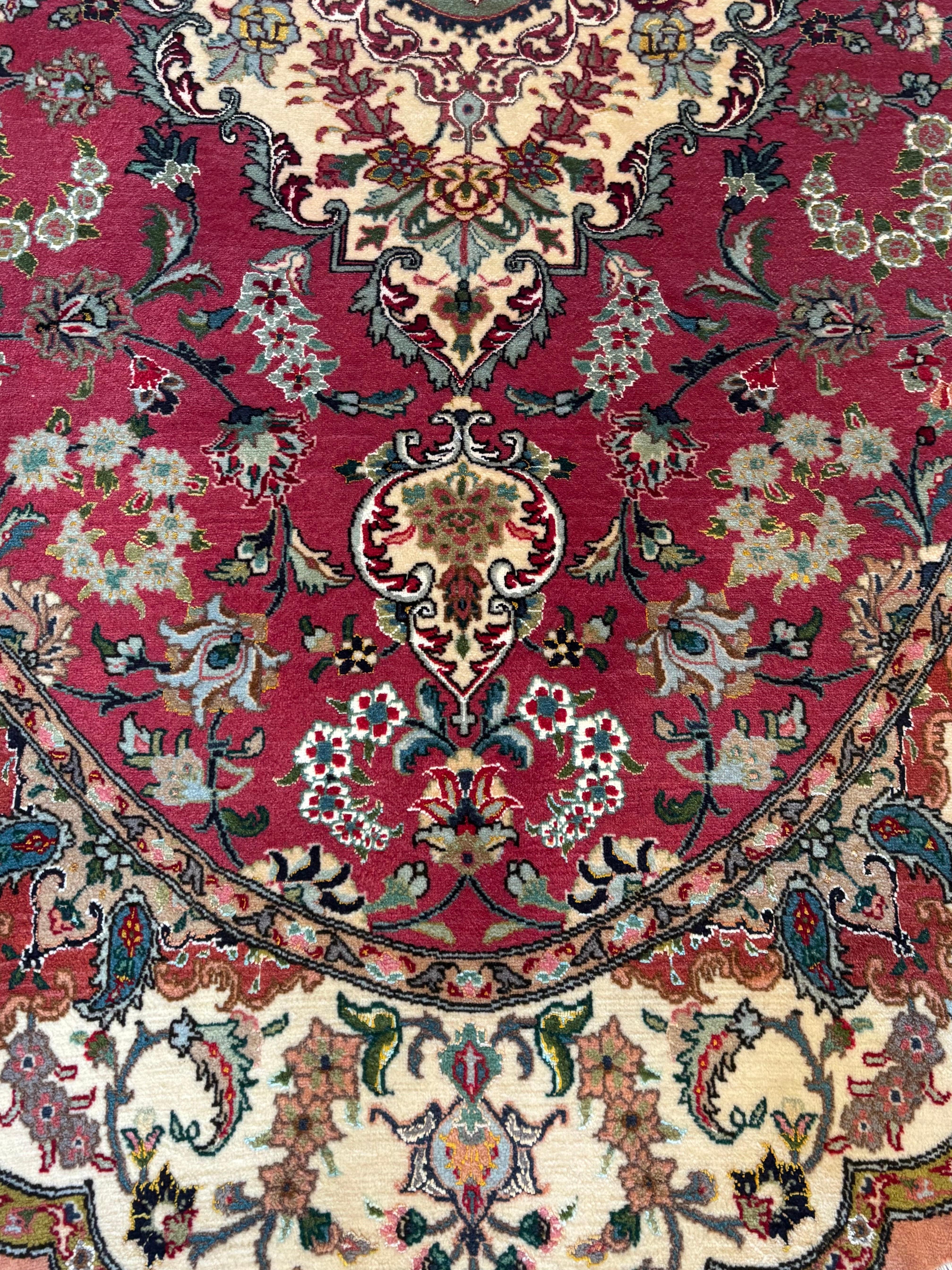 Persischer roter ovaler Täbriz-Teppich im Zustand „Neu“ im Angebot in San Diego, CA