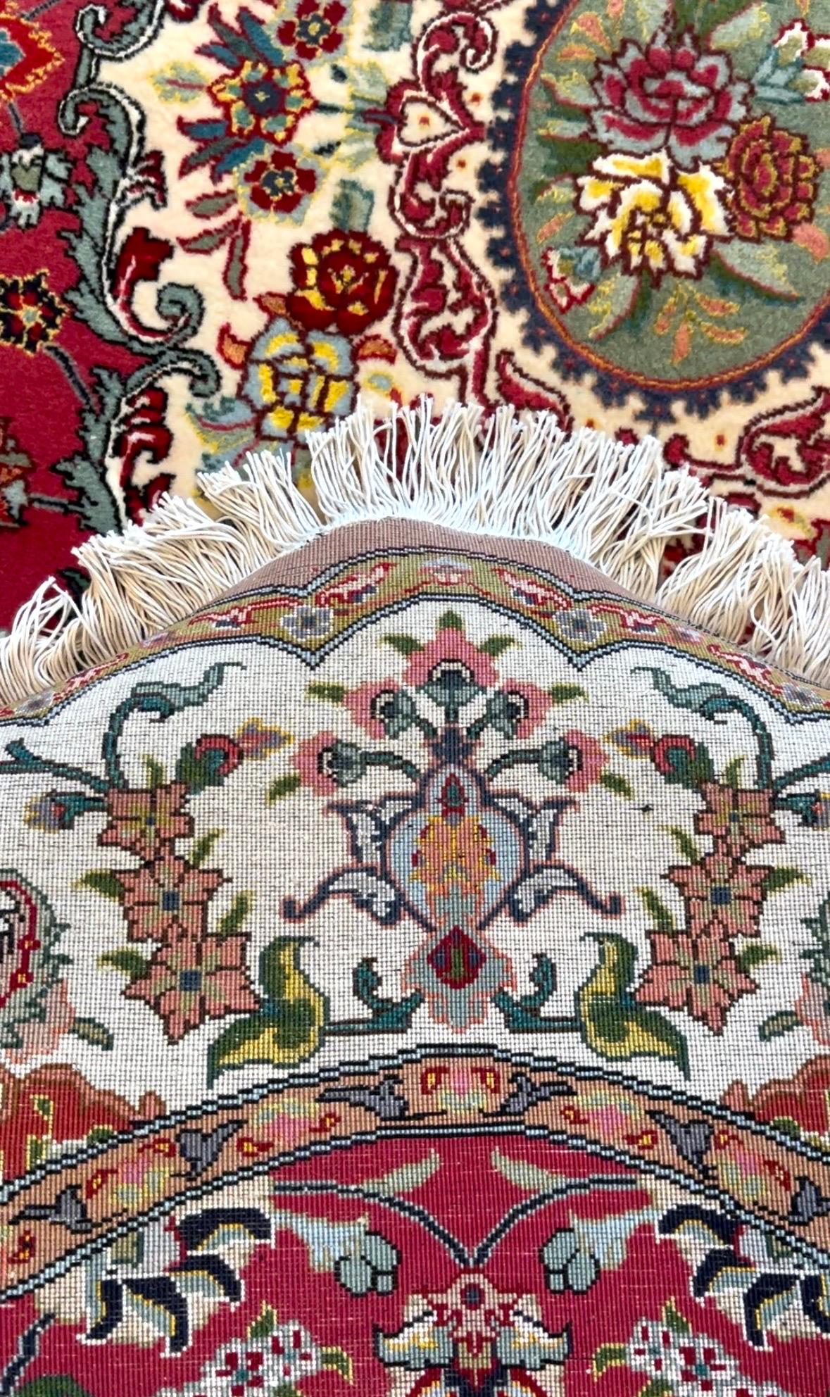 Persischer roter ovaler Täbriz-Teppich (Wolle) im Angebot
