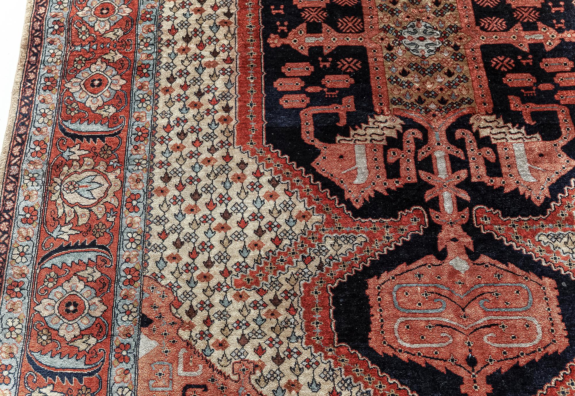 Noué à la main Authentique tapis persan Tabriz en soie fait à la main en vente