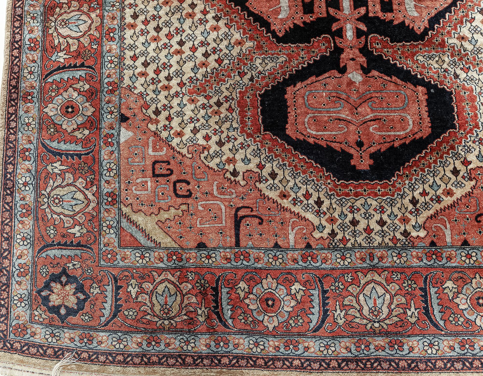 20ième siècle Authentique tapis persan Tabriz en soie fait à la main en vente