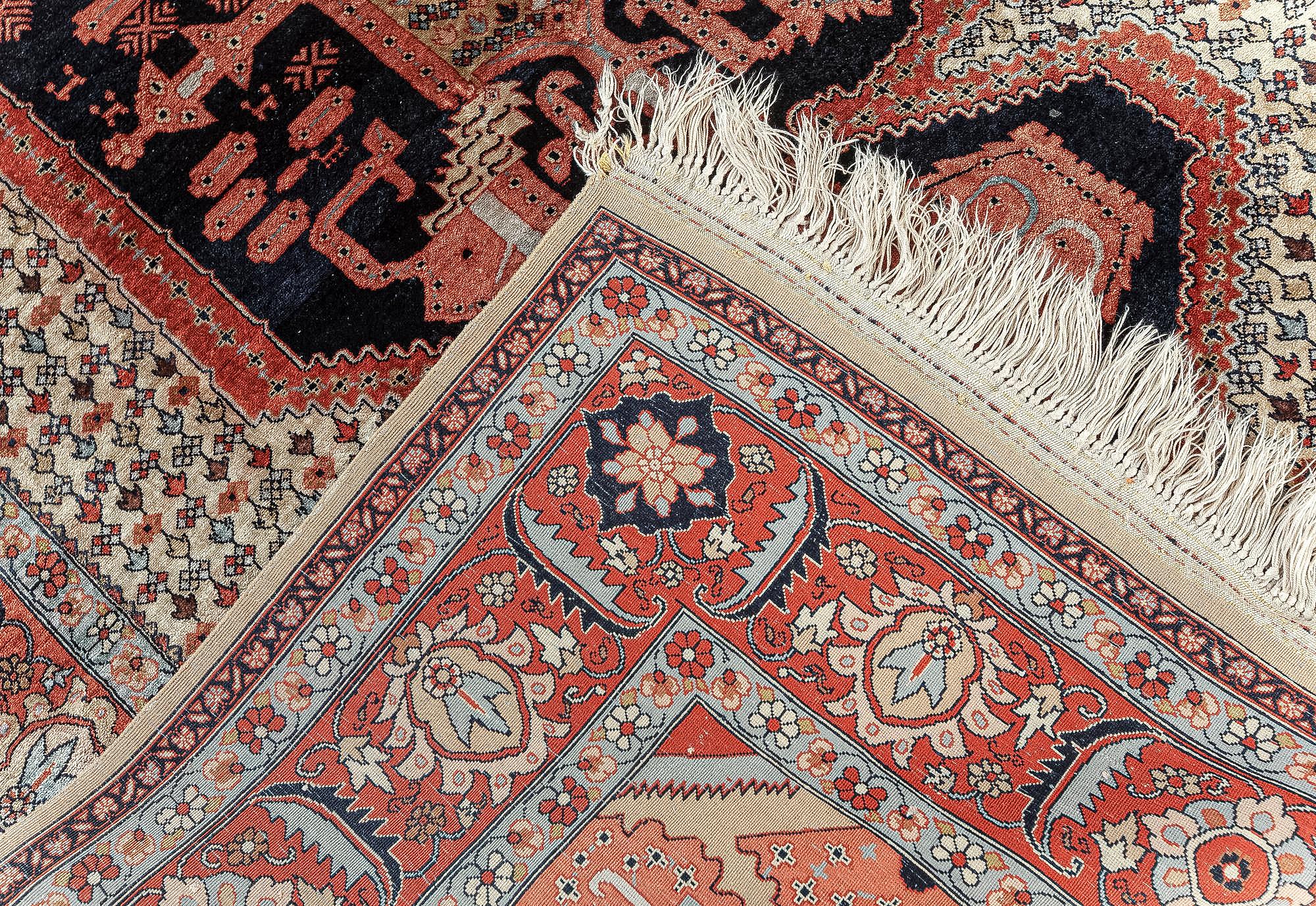 Authentique tapis persan Tabriz en soie fait à la main en vente 1