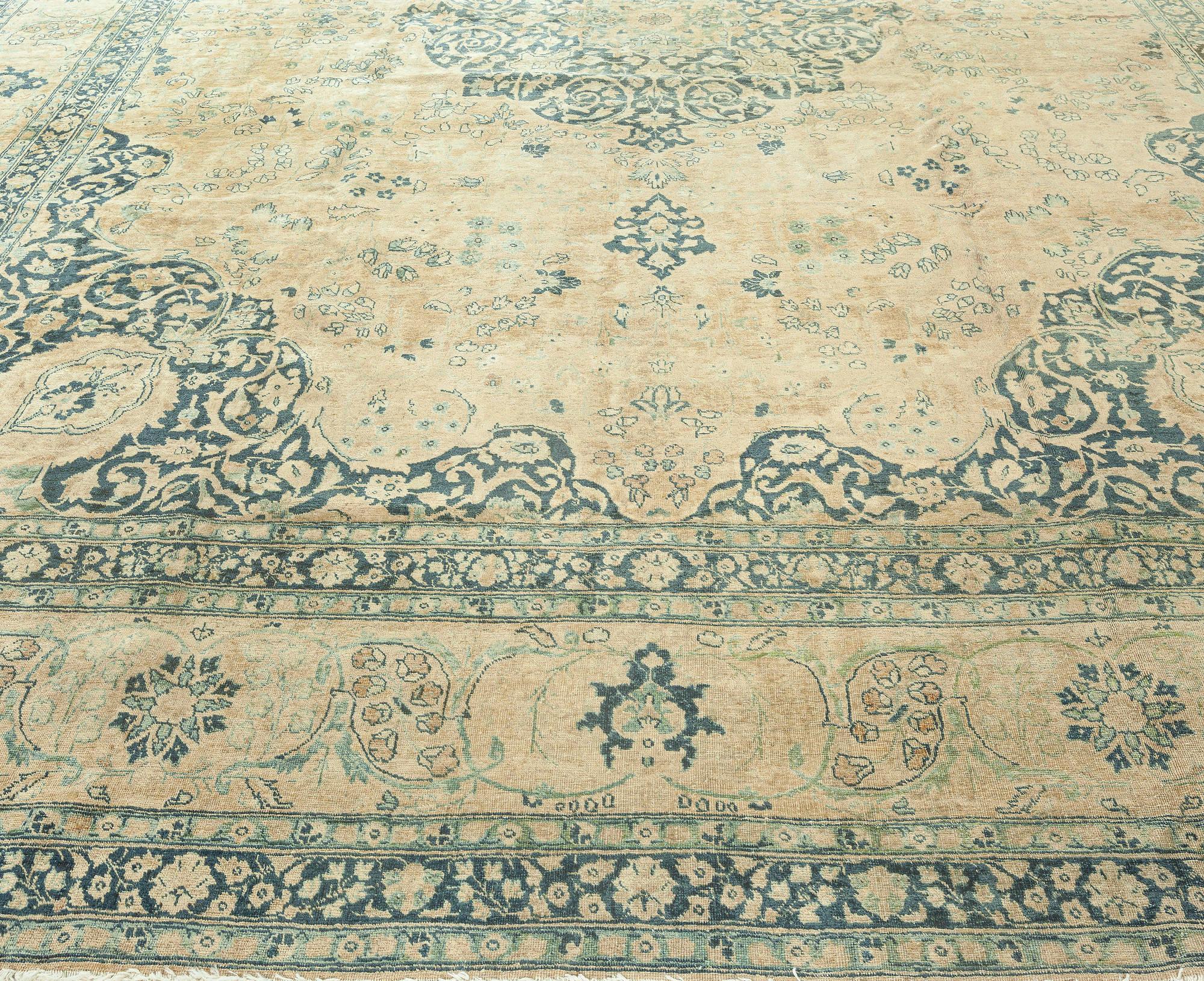 20ième siècle Authentique tapis persan Tabriz en laine fait à la main en vente