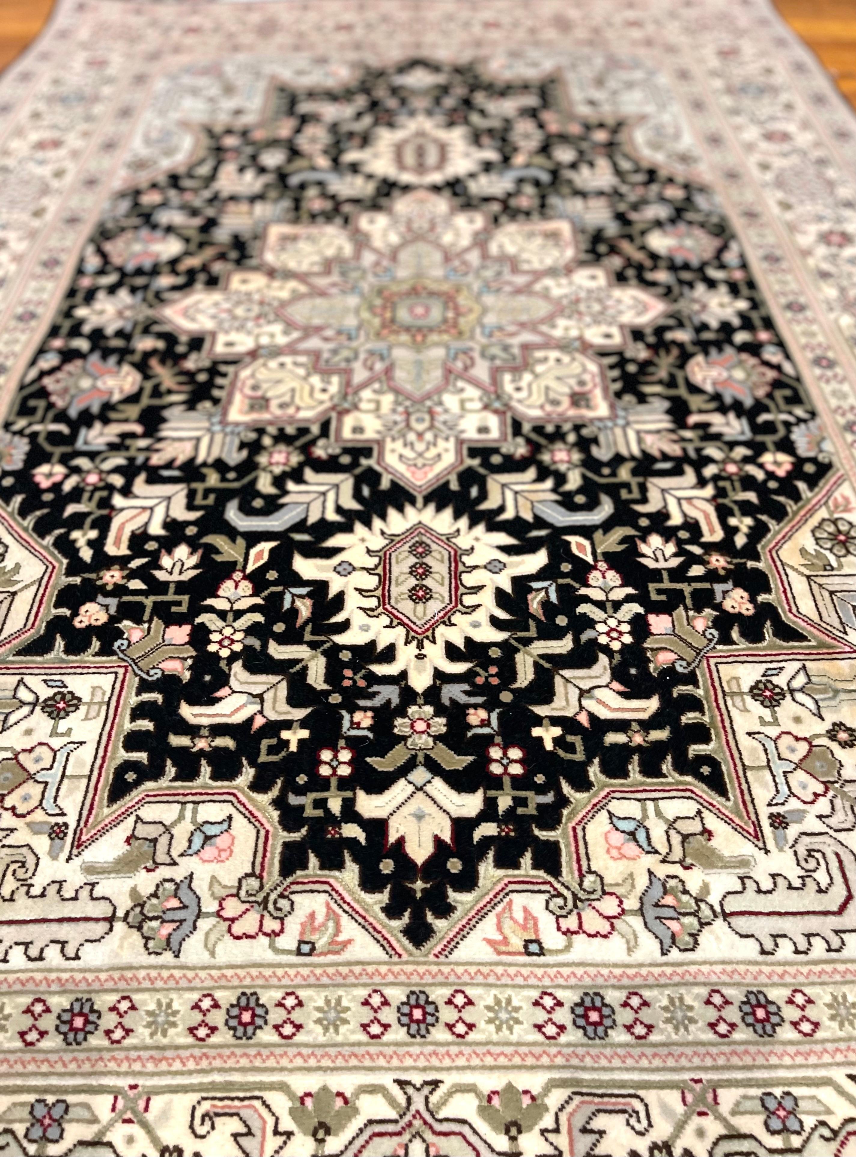 Authentischer persischer Tabriz Heriz Geometrischer Teppich (Seide) im Angebot