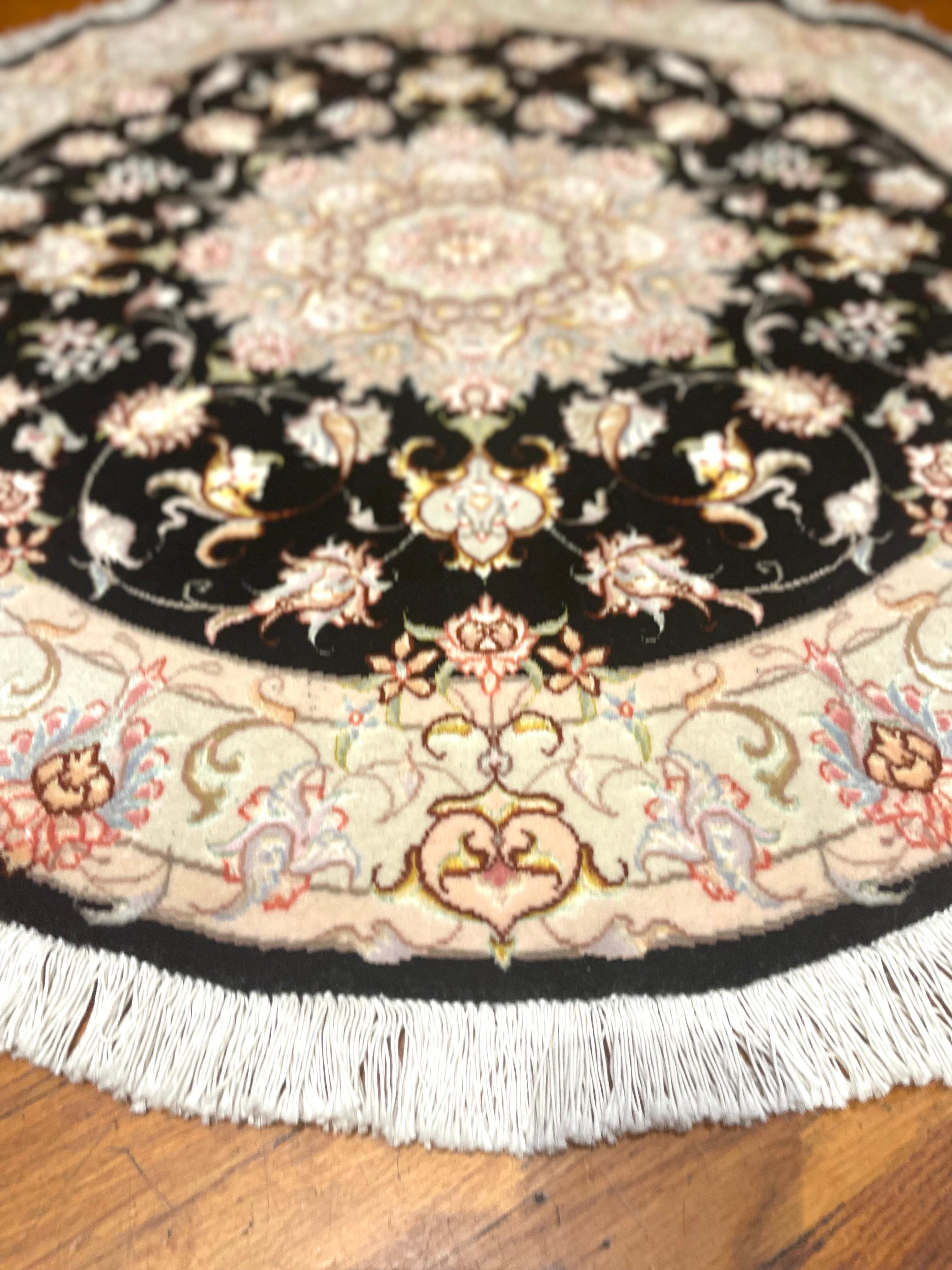 Persischer Tabriz Floral Runder Teppich (21. Jahrhundert und zeitgenössisch) im Angebot