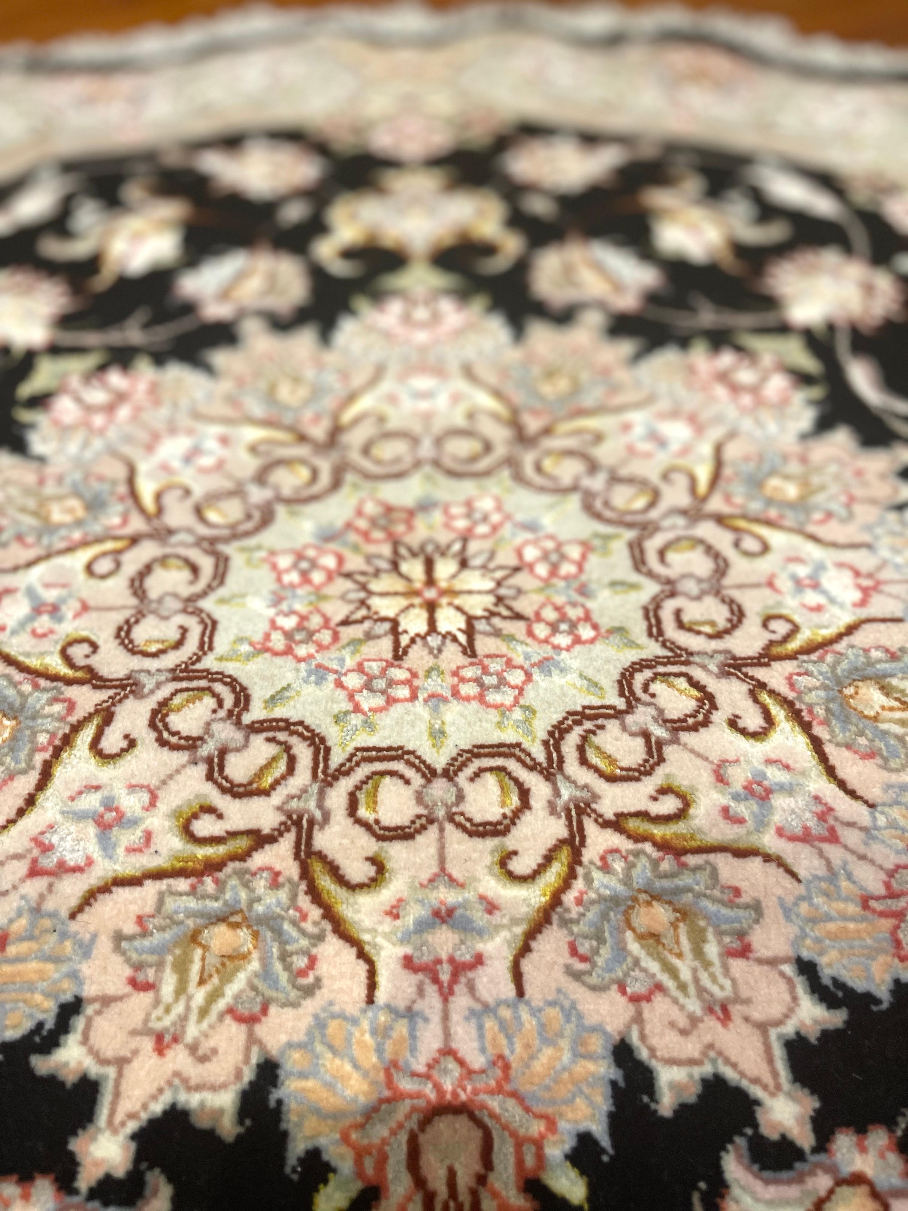 Persischer Tabriz Floral Runder Teppich im Angebot 1