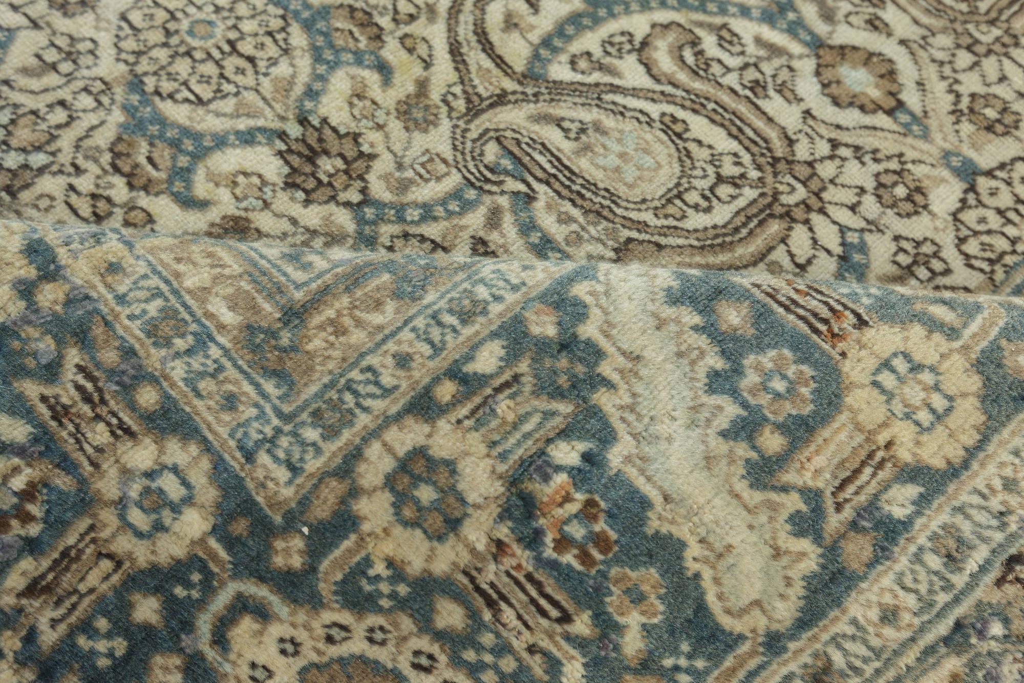 Authentique tapis persan Tabriz en beige, bleu, marron, gris
Taille : 292 × 342 cm (9'7
