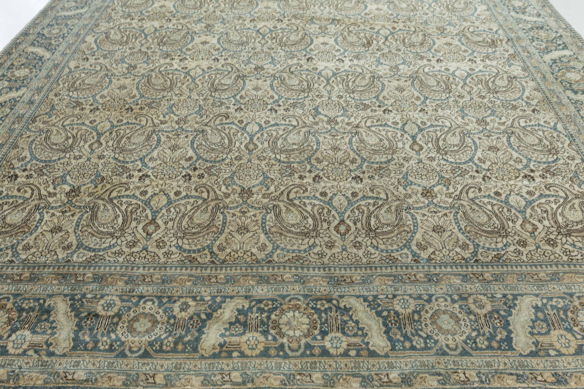 Noué à la main Authentique tapis persan de Tabriz en vente