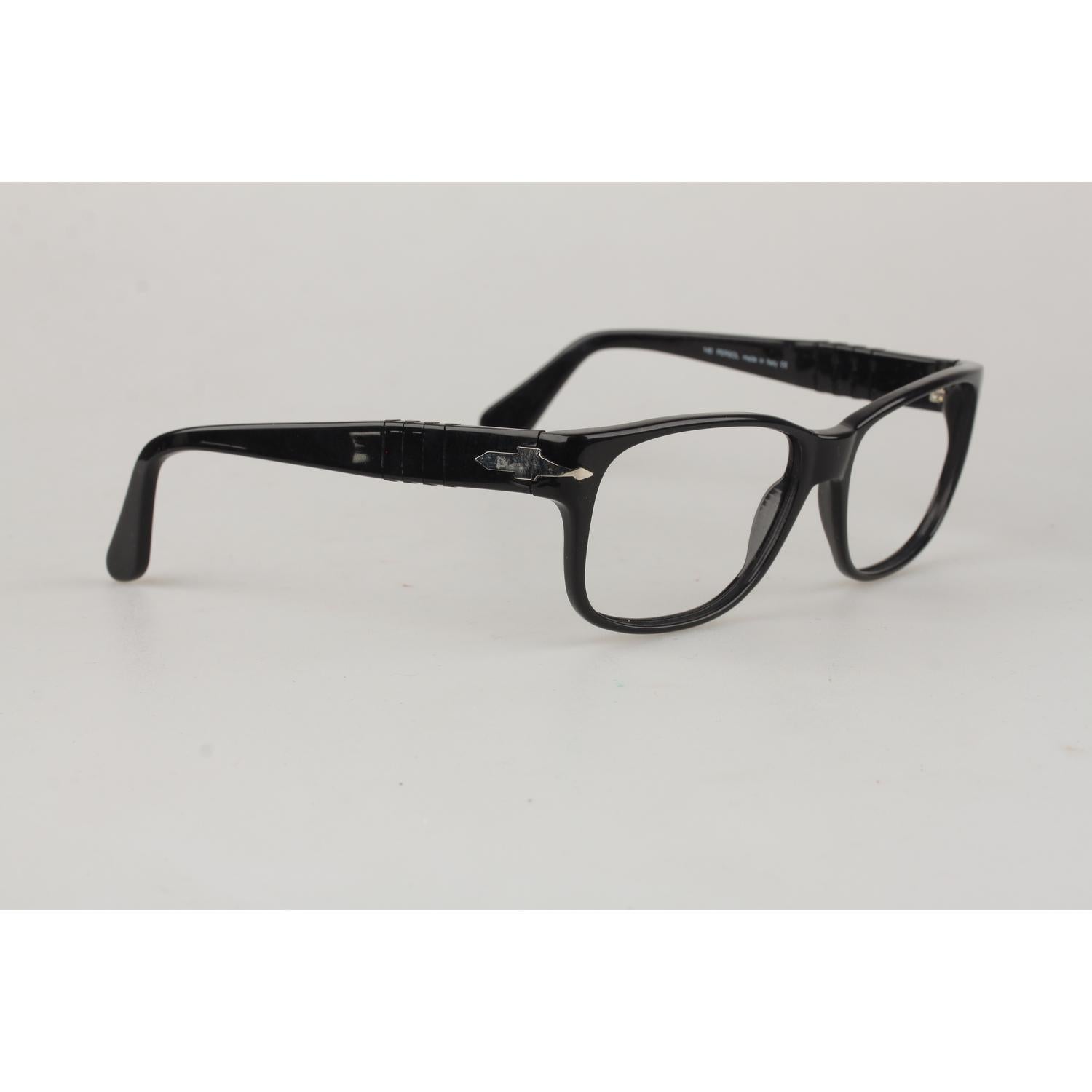 Authentic Persol Vintage Black Unisex Acetate Frame 2611-S 95/31 57mm In Excellent Condition In Rome, Rome