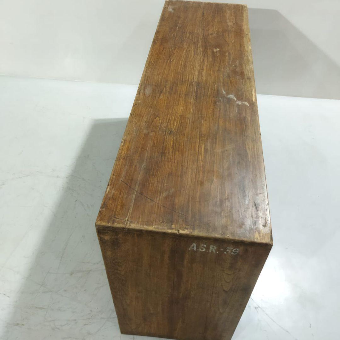 Metà XX secolo Autentico portadocumenti a 6 fori di Pierre Jeanneret, PJ-R-27-A, Chandigarh, anni '50 in vendita